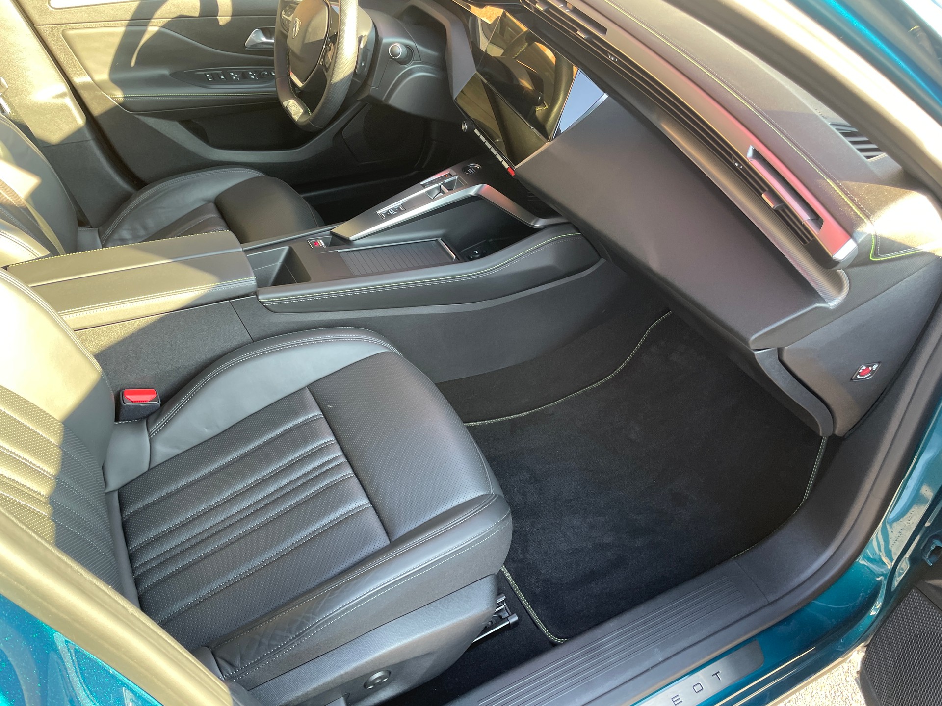 PEUGEOT 408 1.6 PHEV 225 GT-image-12