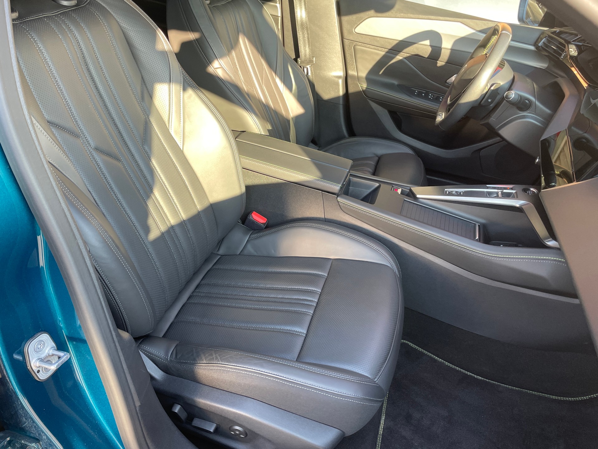 PEUGEOT 408 1.6 PHEV 225 GT-image-13