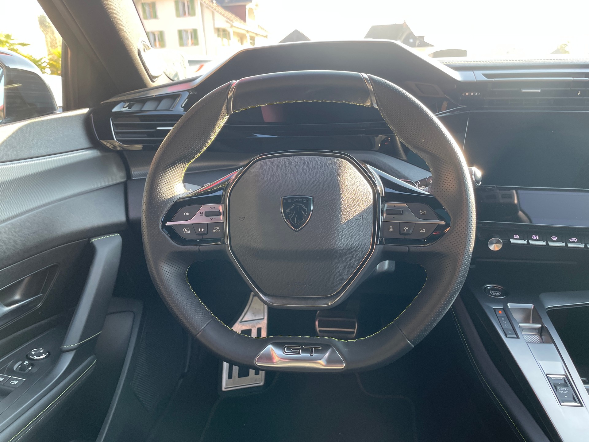 PEUGEOT 408 1.6 PHEV 225 GT-image-9