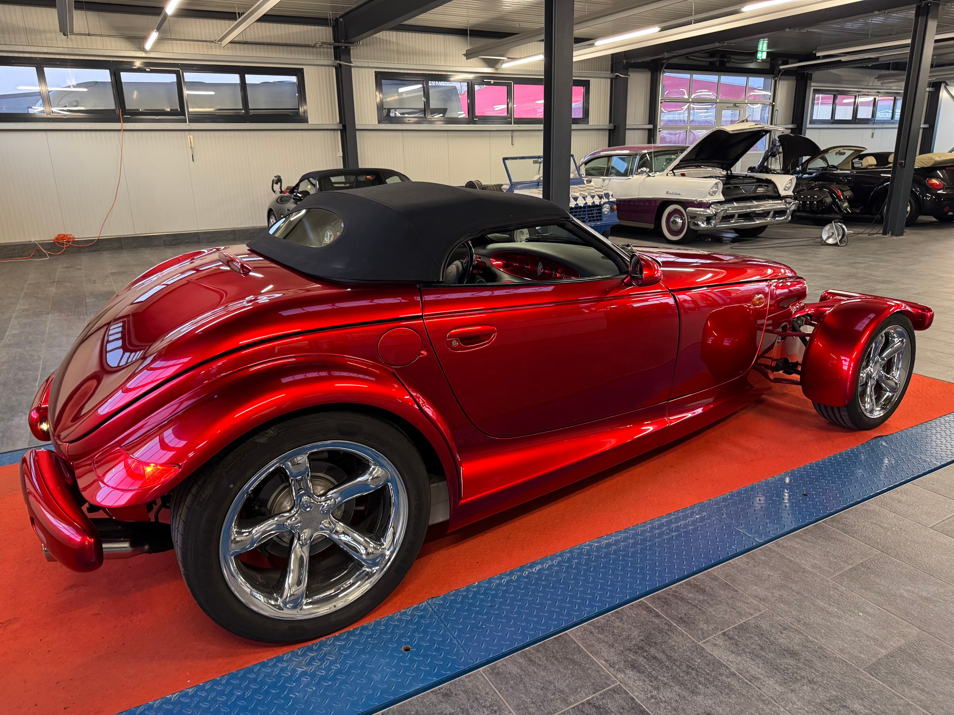PLYMOUTH Prowler Red Dream-showroom-element-3