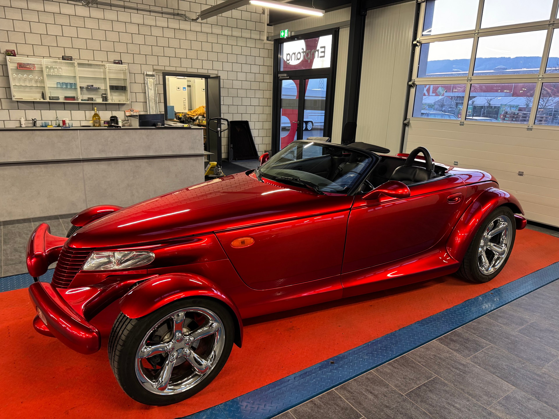 PLYMOUTH Prowler Red Dream-image-5