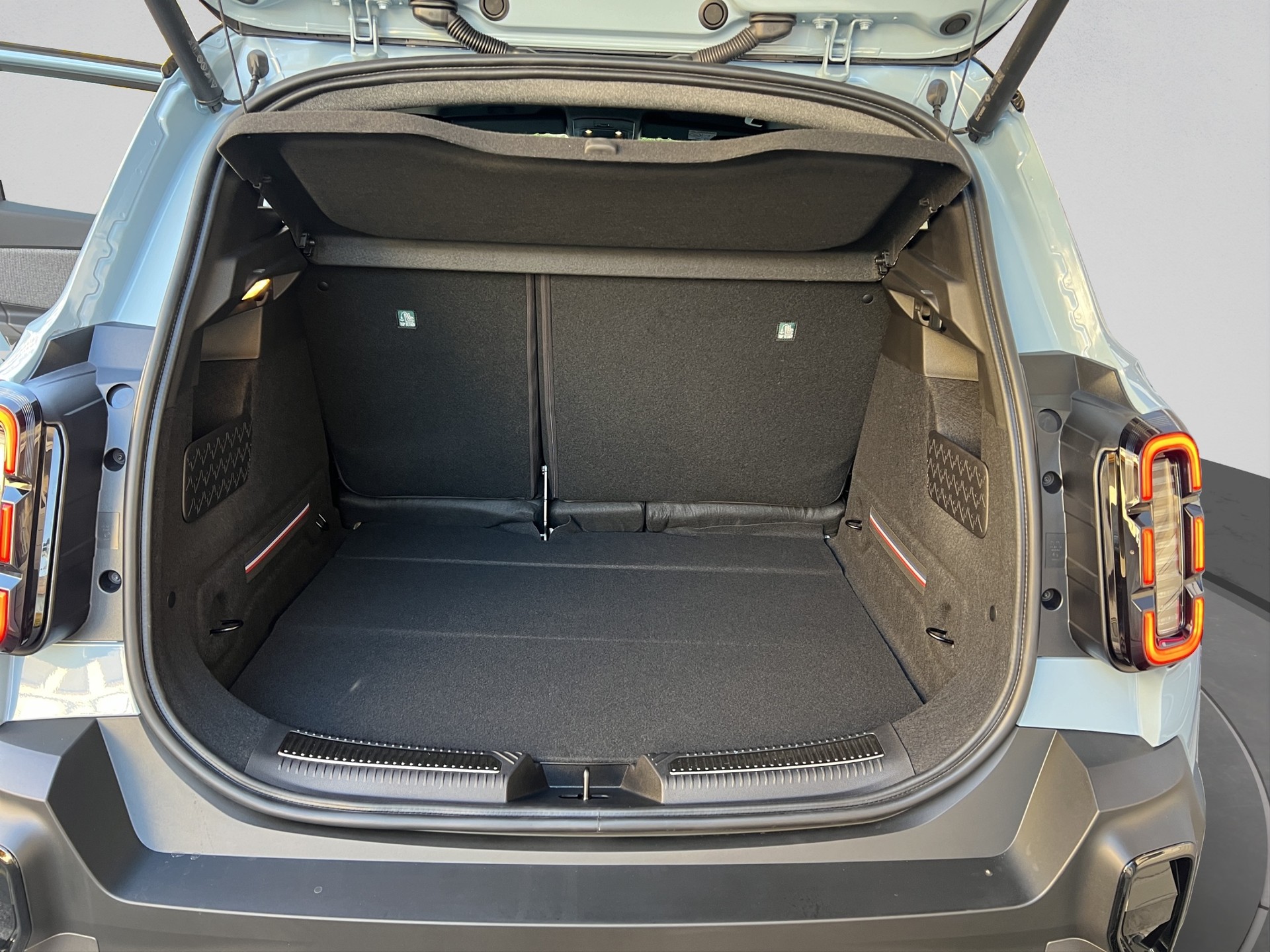 RENAULT R4 E-Tech Comfort Range 52 kWh Iconic-image-9