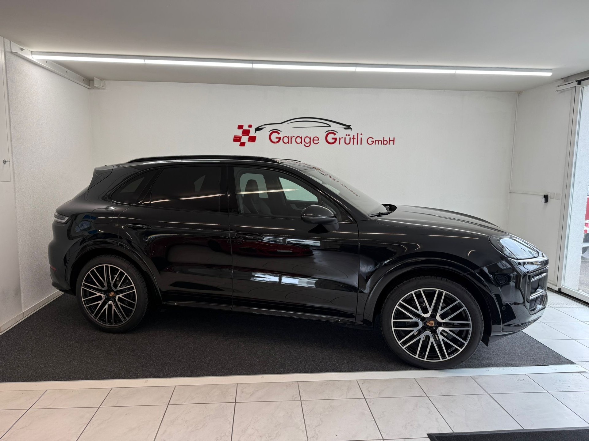 PORSCHE Cayenne 3.0 V6-image-1