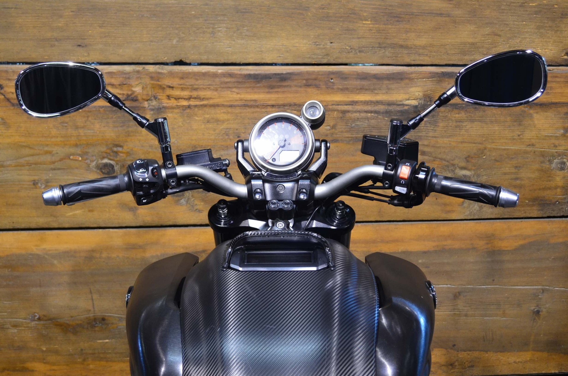 YAMAHA V-MAX 1700 ABS-showroom-element-2