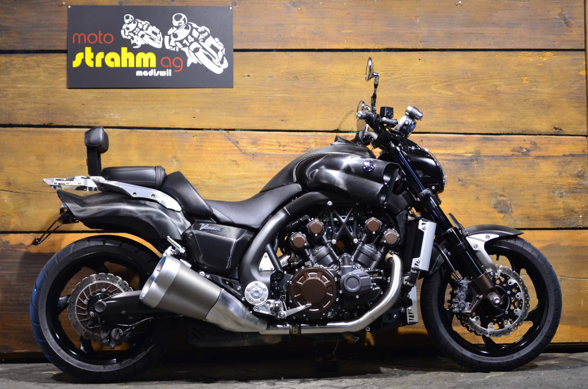 YAMAHA V-MAX 1700 ABS-showroom-element-1
