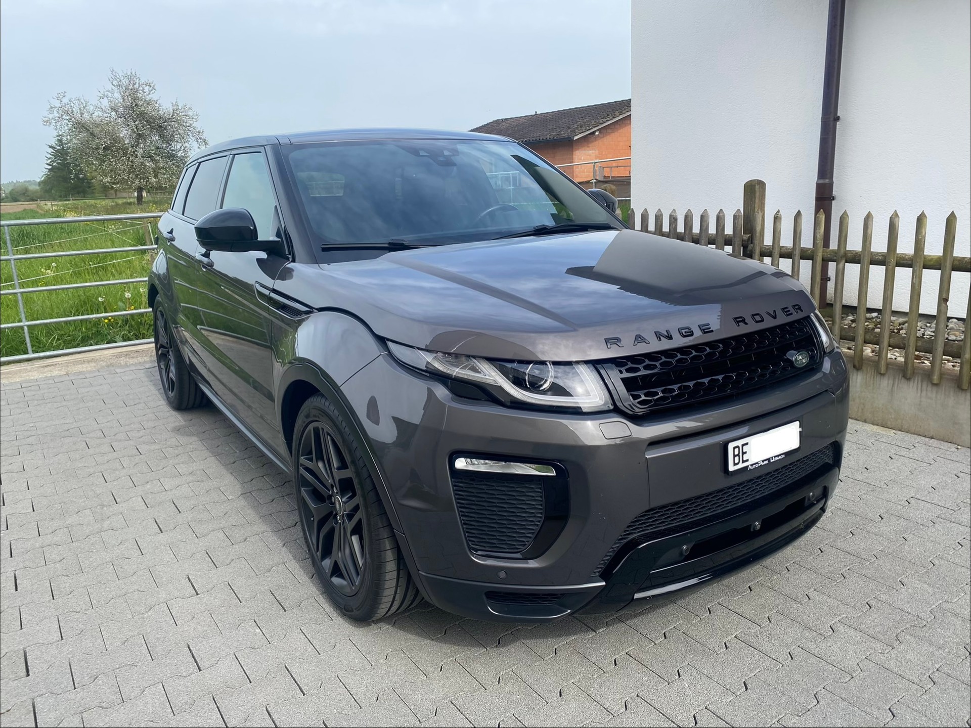 LAND ROVER Range Rover Evoque 2.0 TD4 HSE AT9-image-0