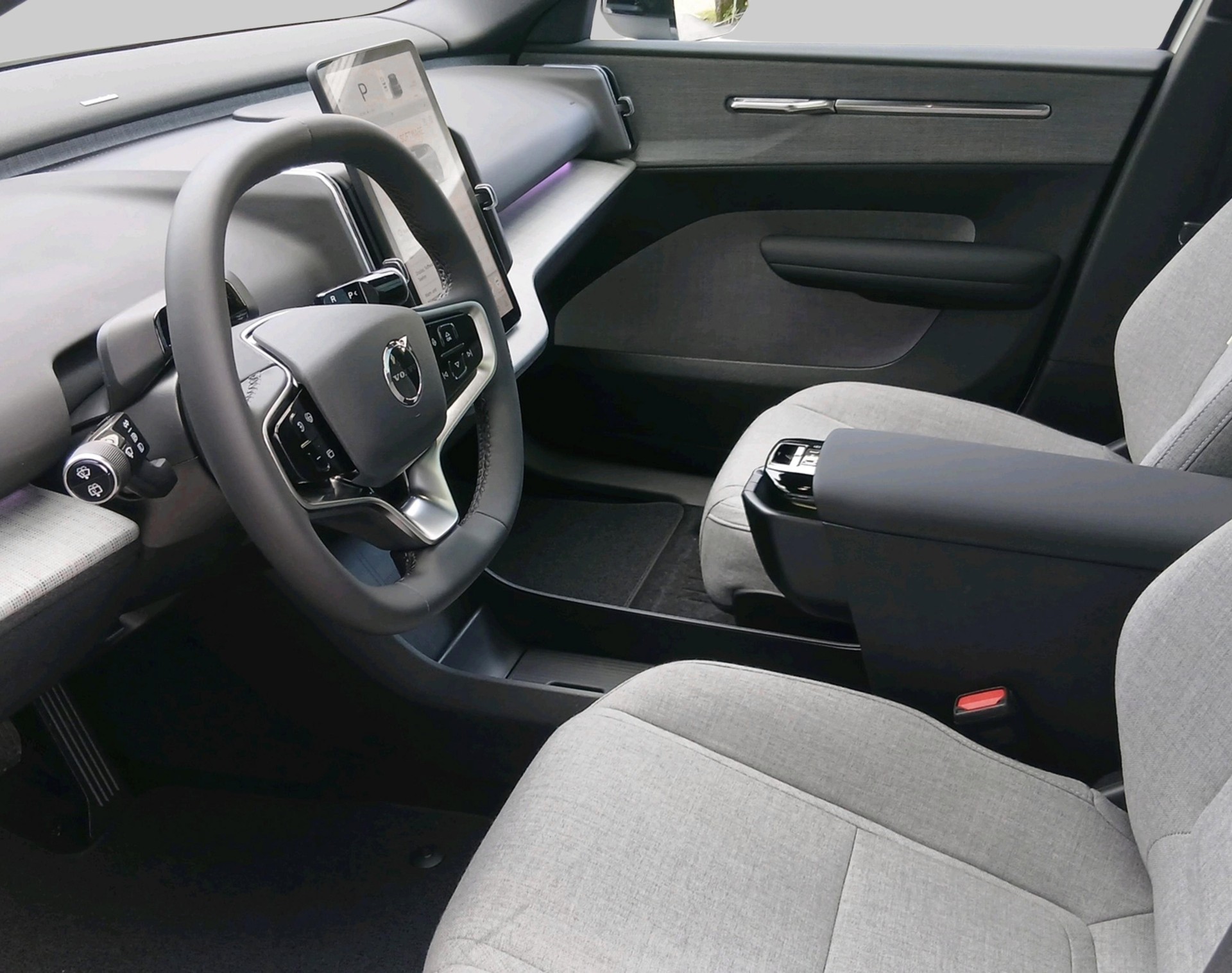 VOLVO EX 30 E60 Twin Ultra Performanc-image-2