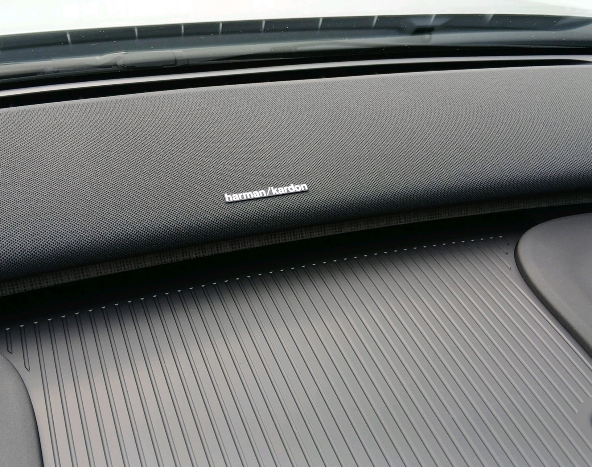 VOLVO EX 30 E60 Twin Ultra Performanc-image-14