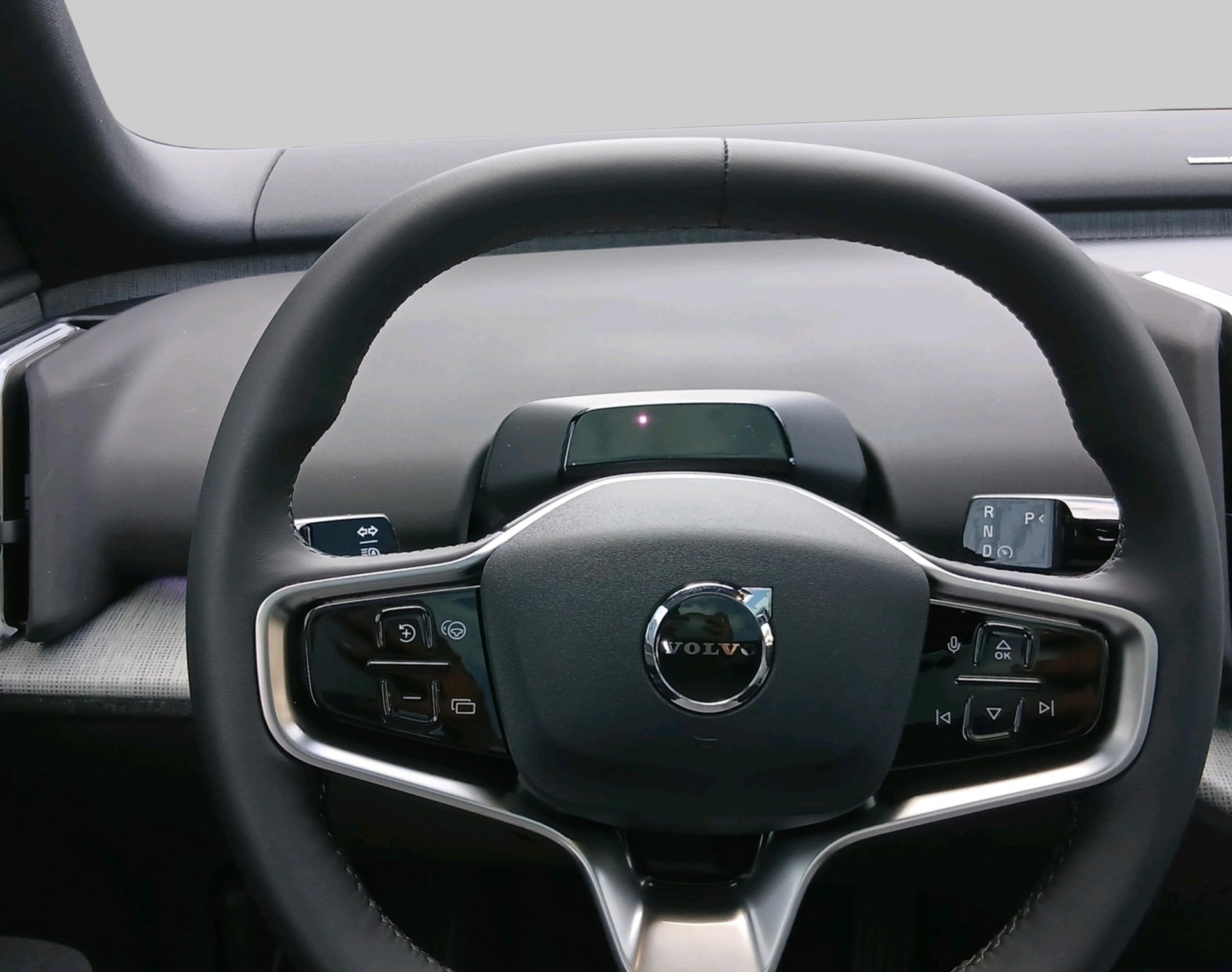 VOLVO EX 30 E60 Twin Ultra Performanc-image-11