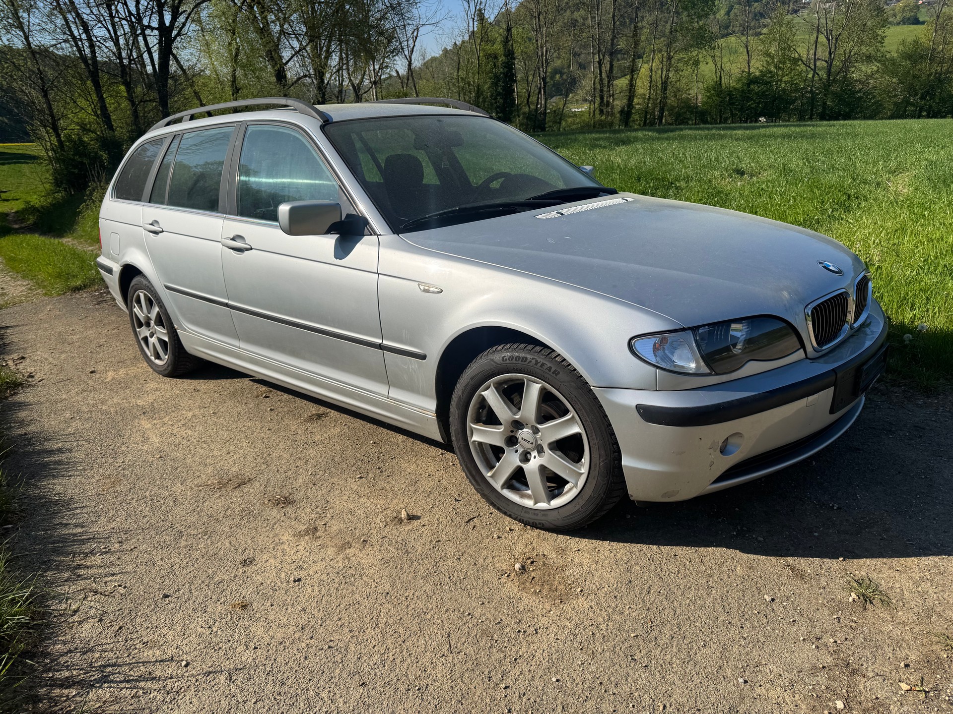 BMW 325xi Touring-image-0