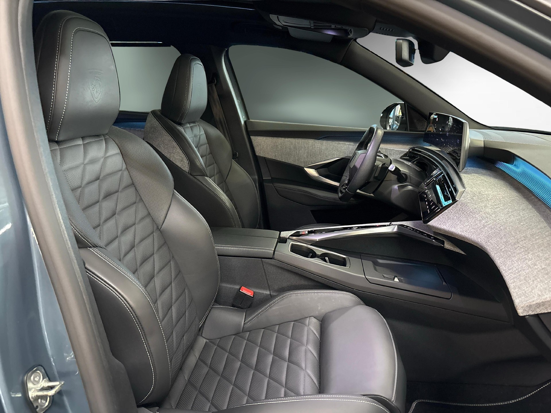 PEUGEOT 5008 1.2 Hybrid GT-image-10