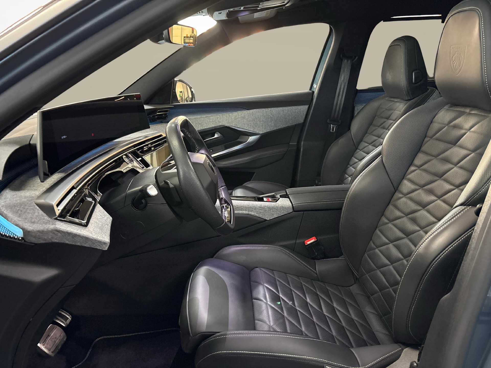 PEUGEOT 5008 1.2 Hybrid GT-image-13