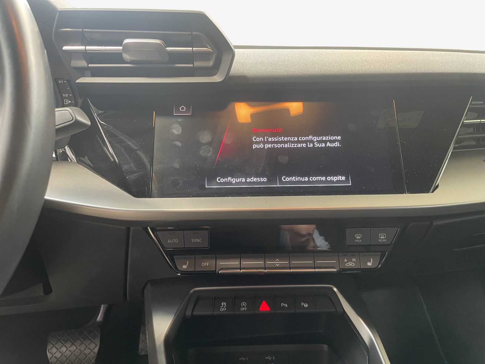 AUDI A3 Sportback 35 TFSI Attraction S-tronic-image-10