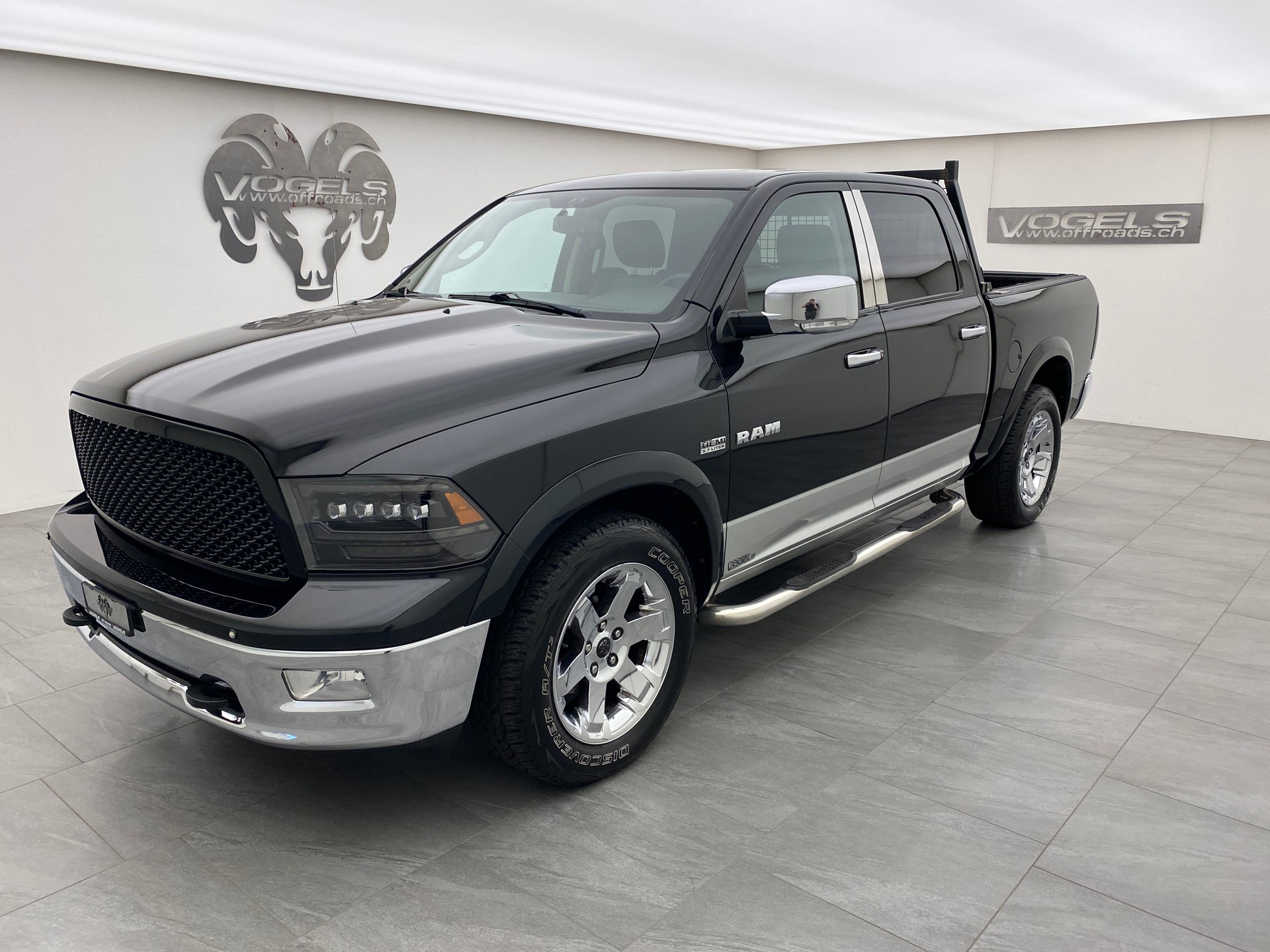 DODGE Ram 1500 5.7 Laramie Crew Cab