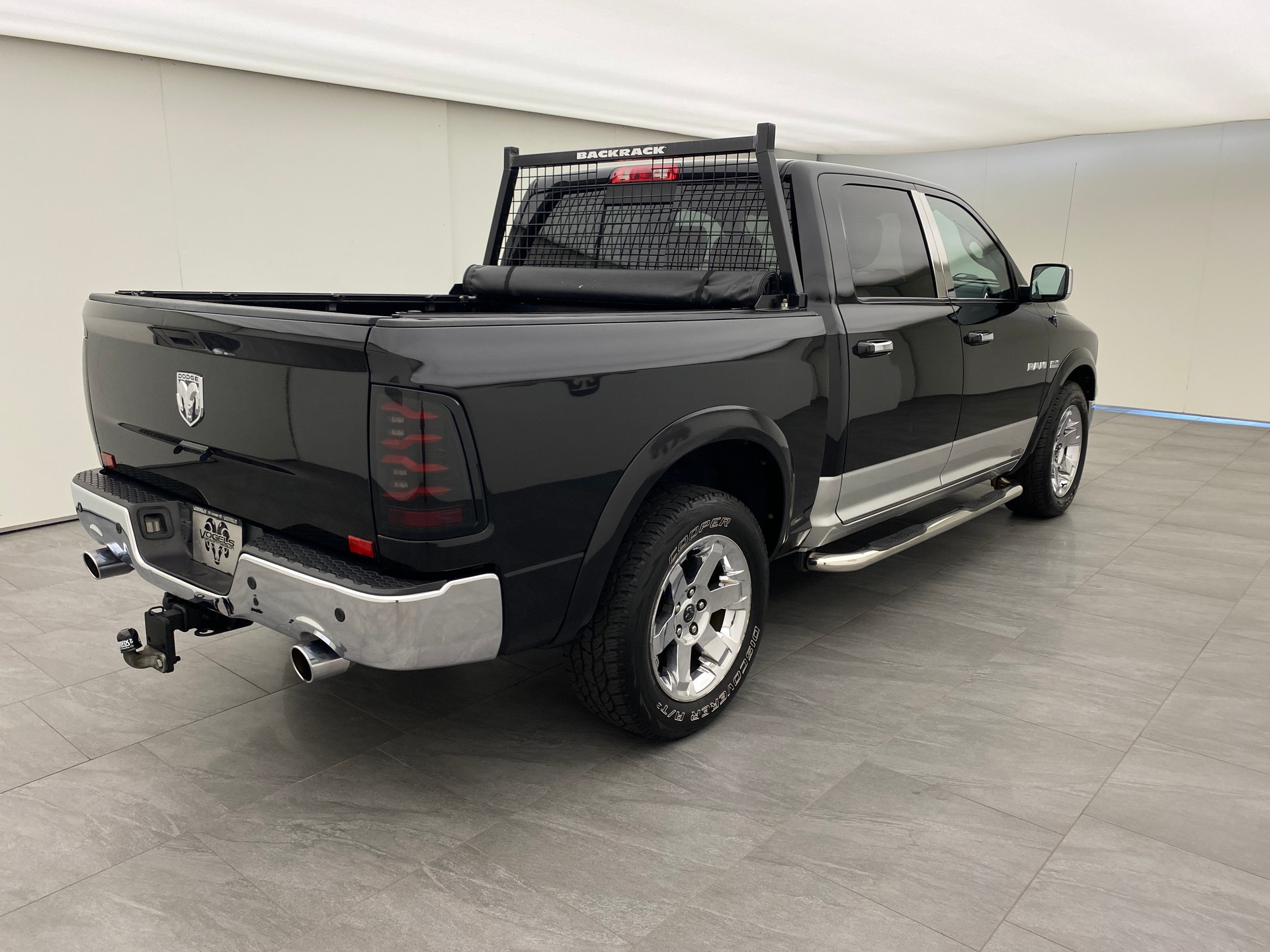 DODGE Ram 1500 5.7 Laramie Crew Cab-showroom-element-3