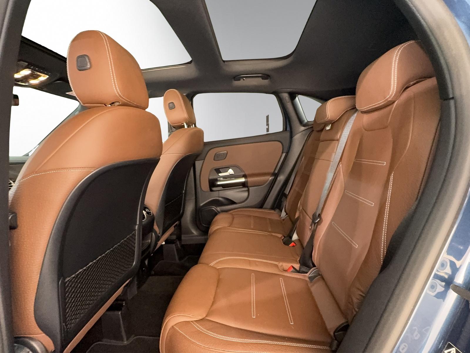 MERCEDES-BENZ GLA 250 AMG Line 4matic-image-7