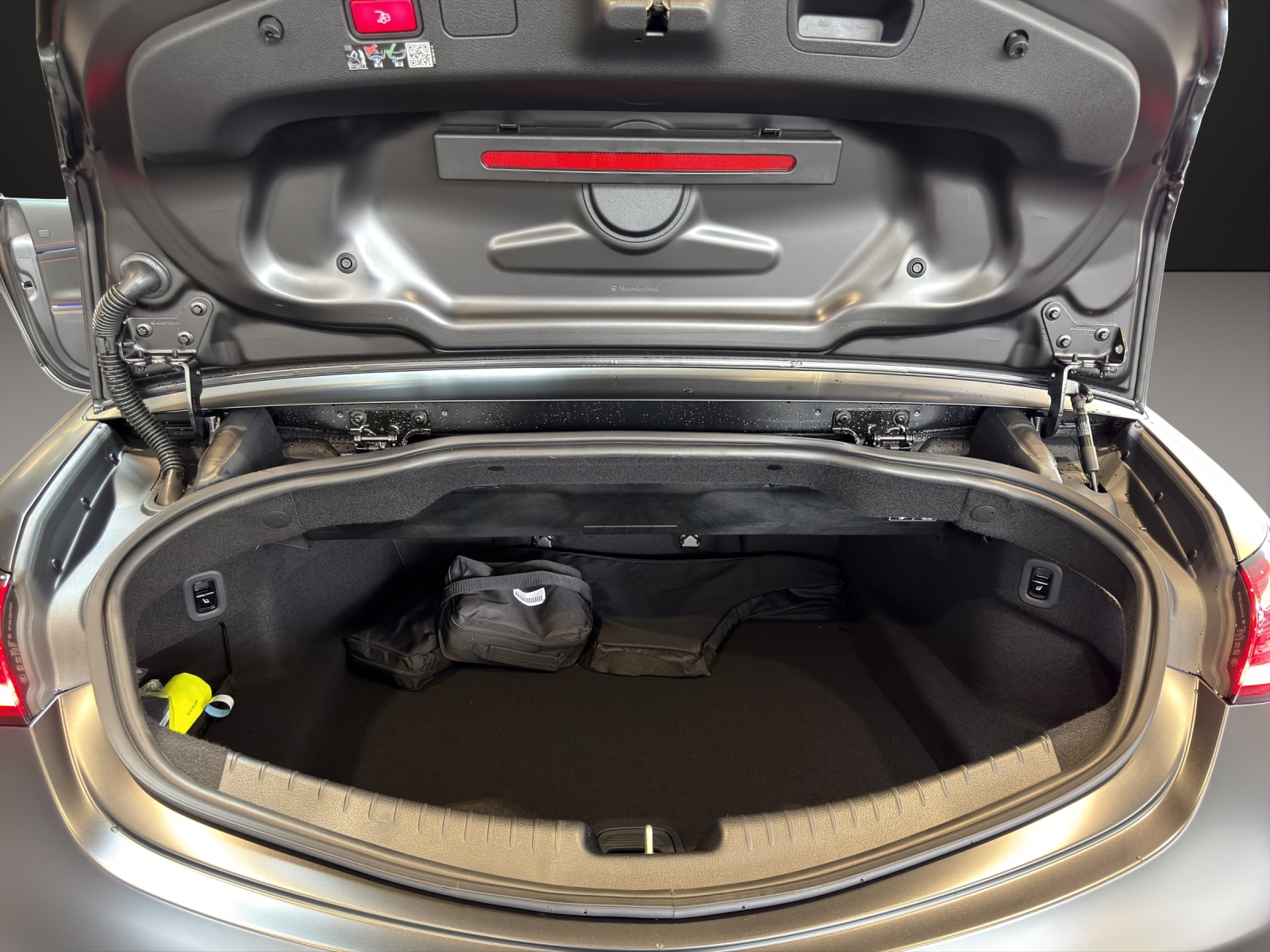 MERCEDES-BENZ CLE AMG 53 Cabrio 4Matic+ 9G-Tronic-image-16
