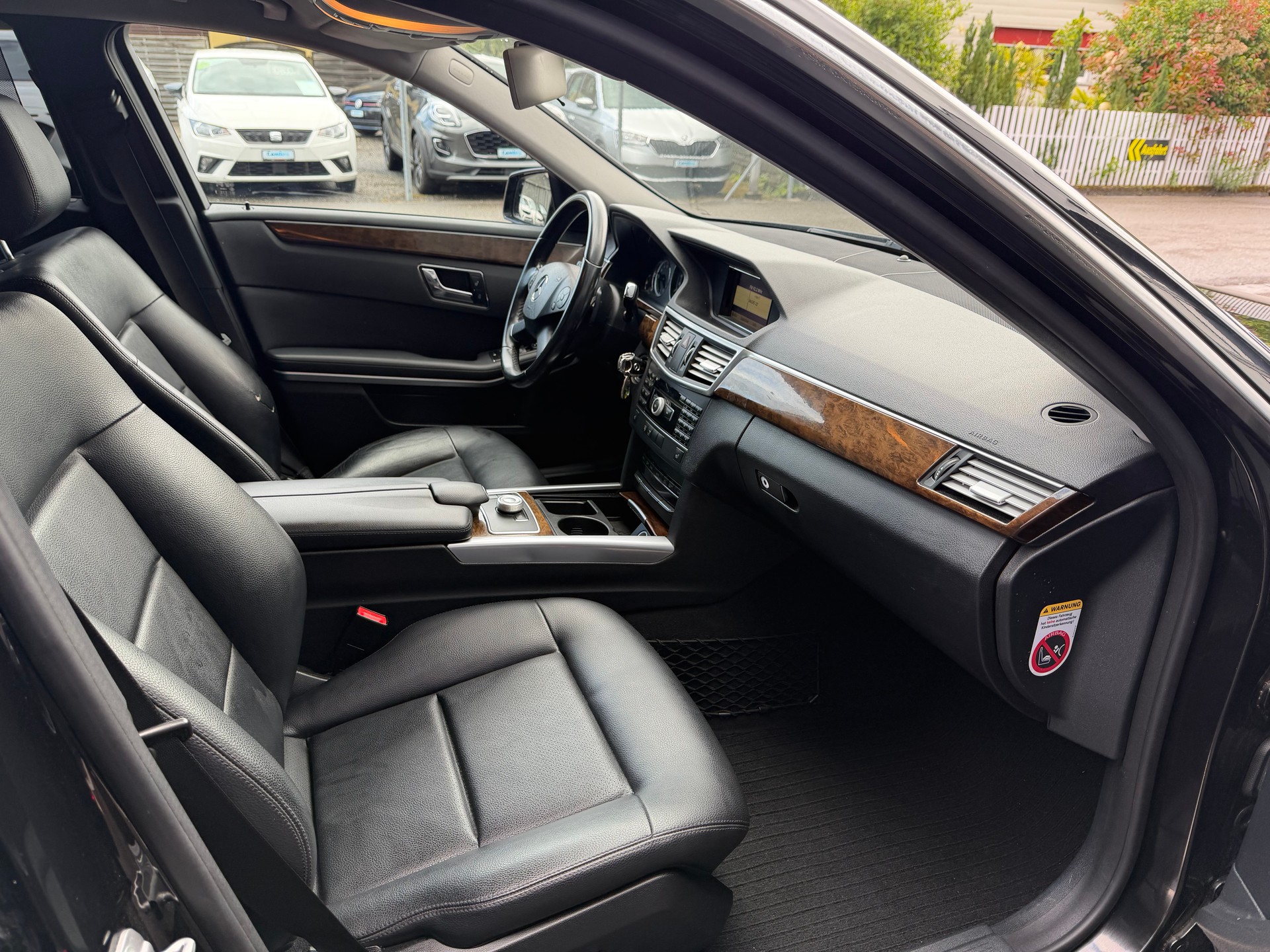 MERCEDES-BENZ E 350 CDI BlueEfficiency 4Matic 7G-Tronic-image-10