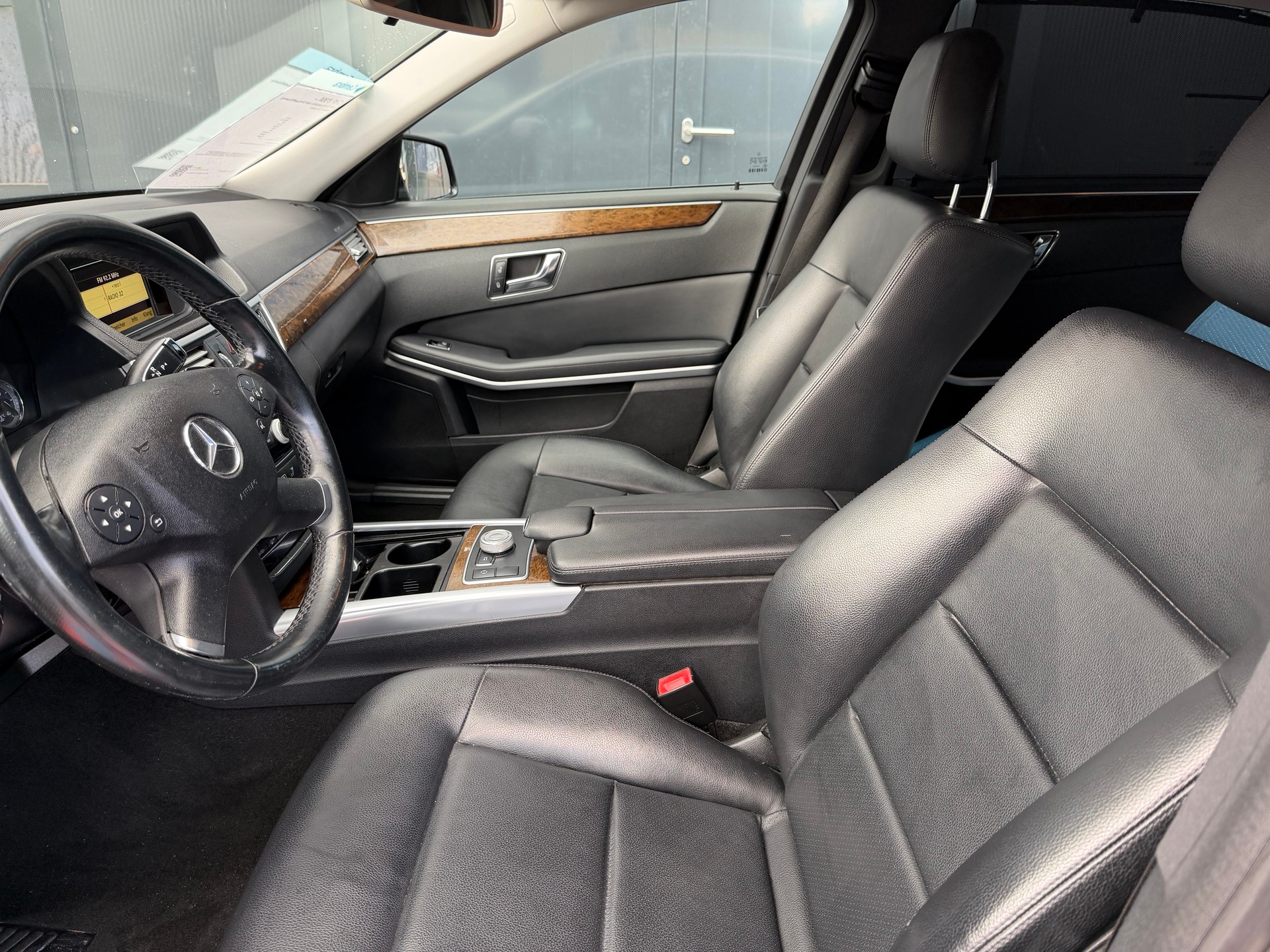 MERCEDES-BENZ E 350 CDI BlueEfficiency 4Matic 7G-Tronic-image-9