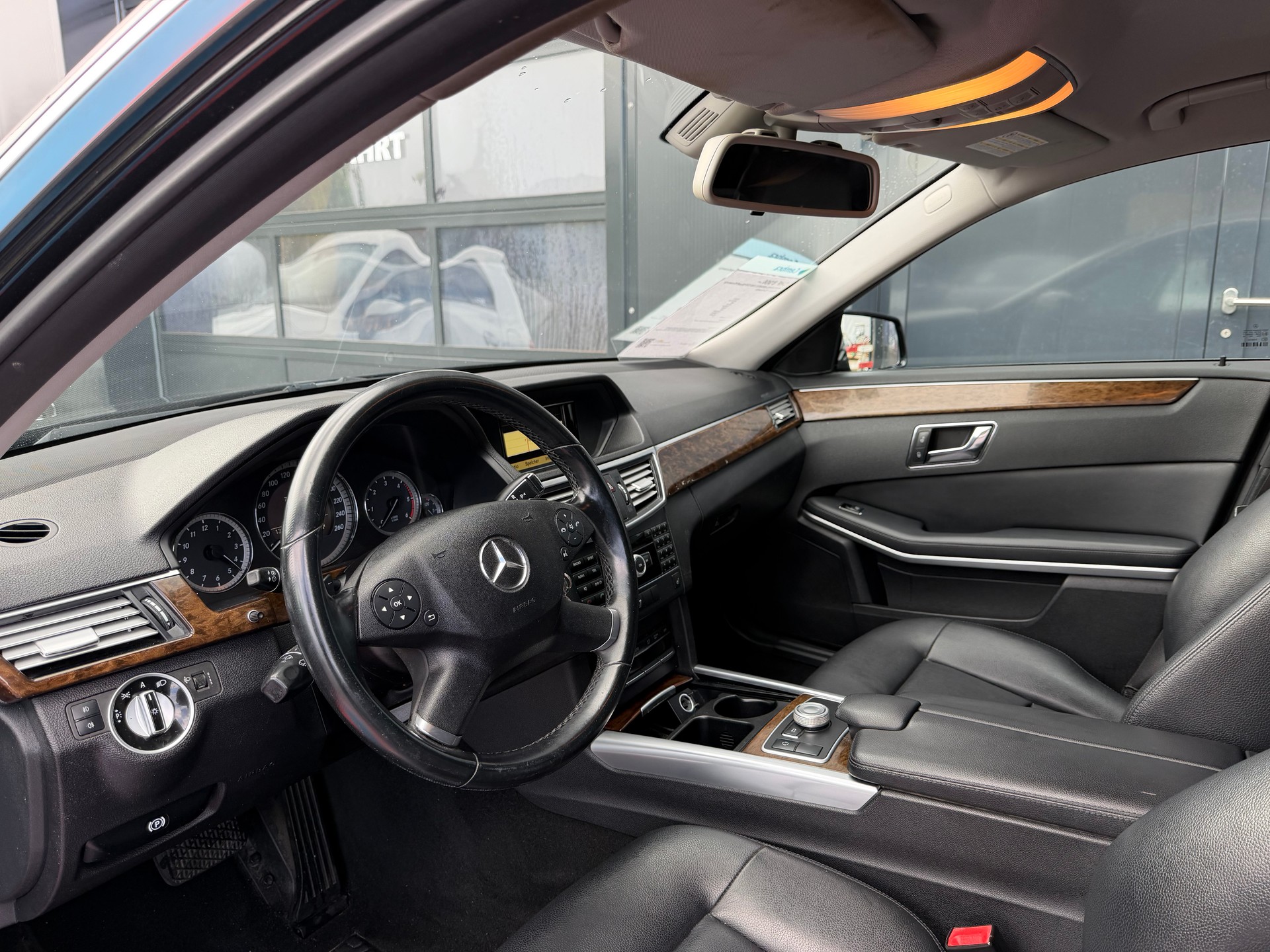 MERCEDES-BENZ E 350 CDI BlueEfficiency 4Matic 7G-Tronic-image-8