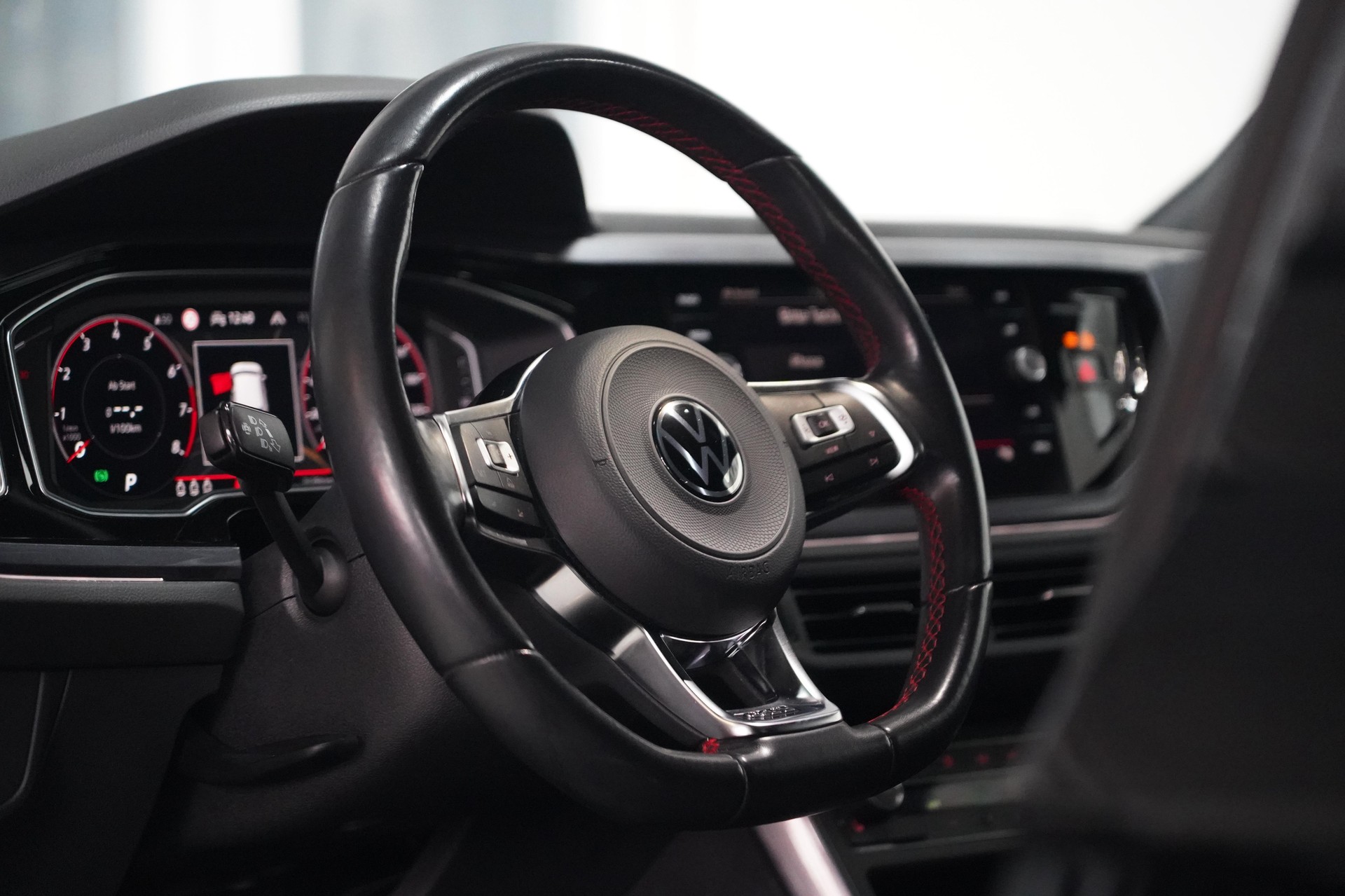VW Polo 2.0 TSI GTI DSG-image-9