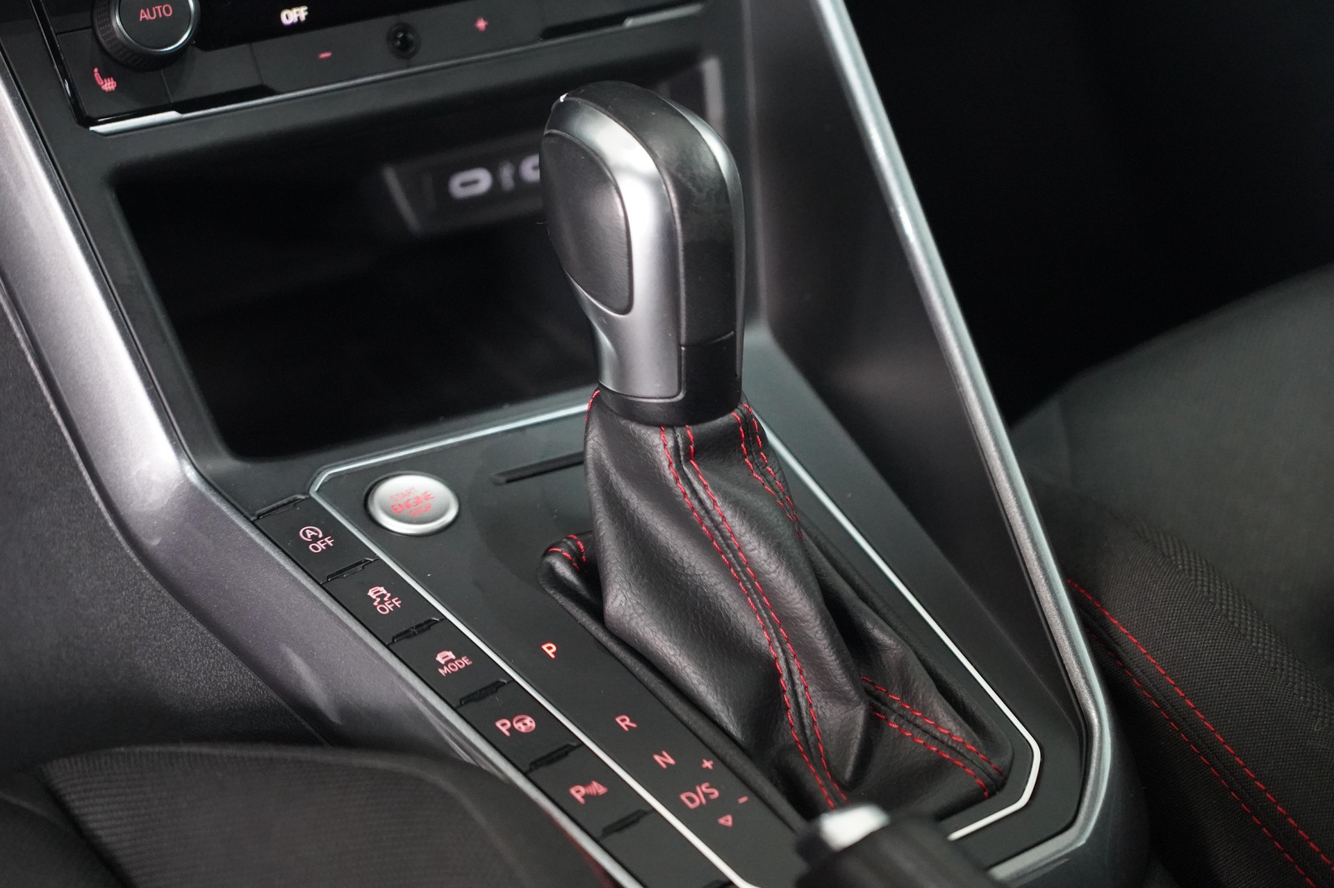 VW Polo 2.0 TSI GTI DSG-image-13