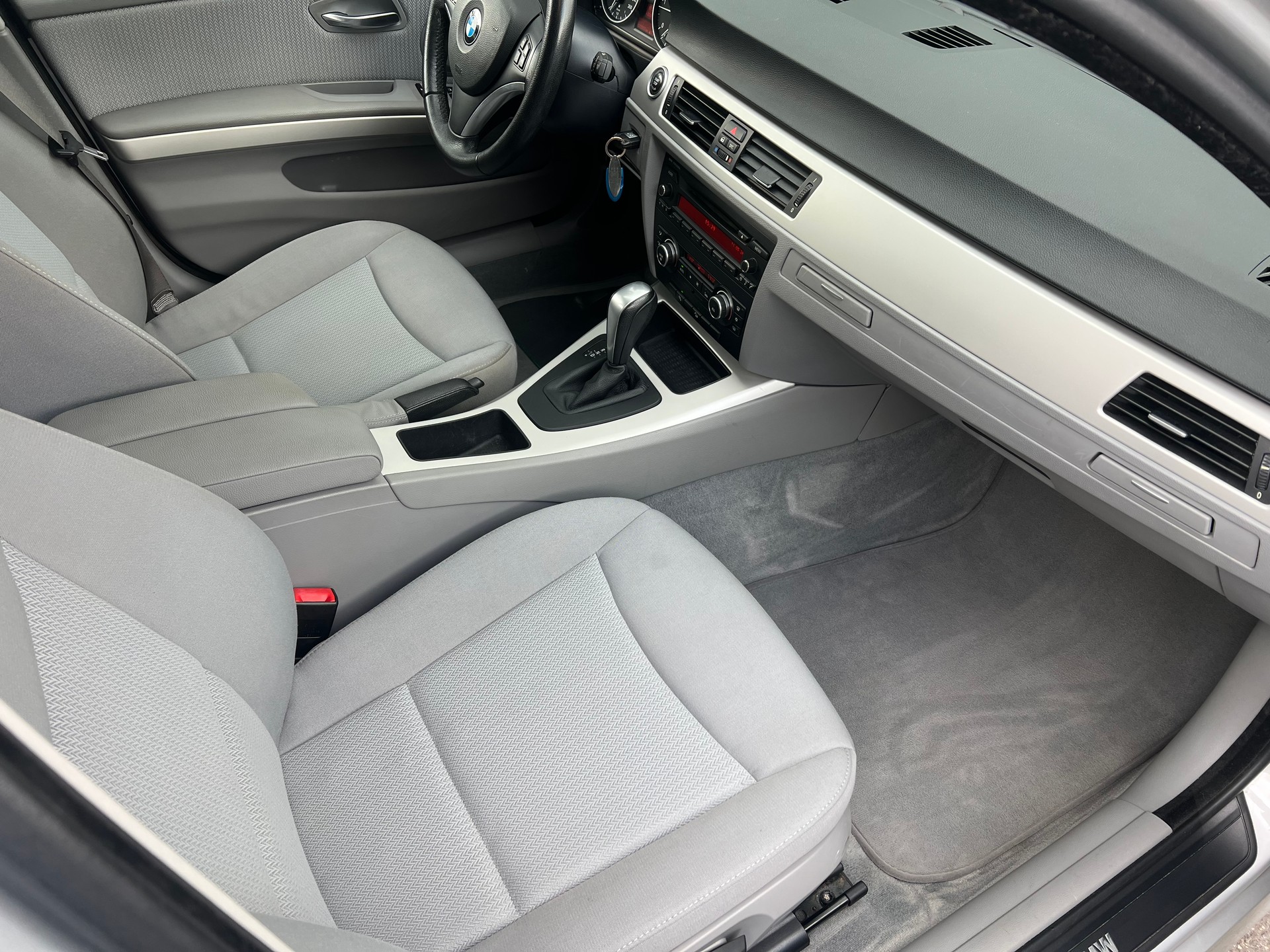 BMW 320d xDrive Touring Steptronic-image-8