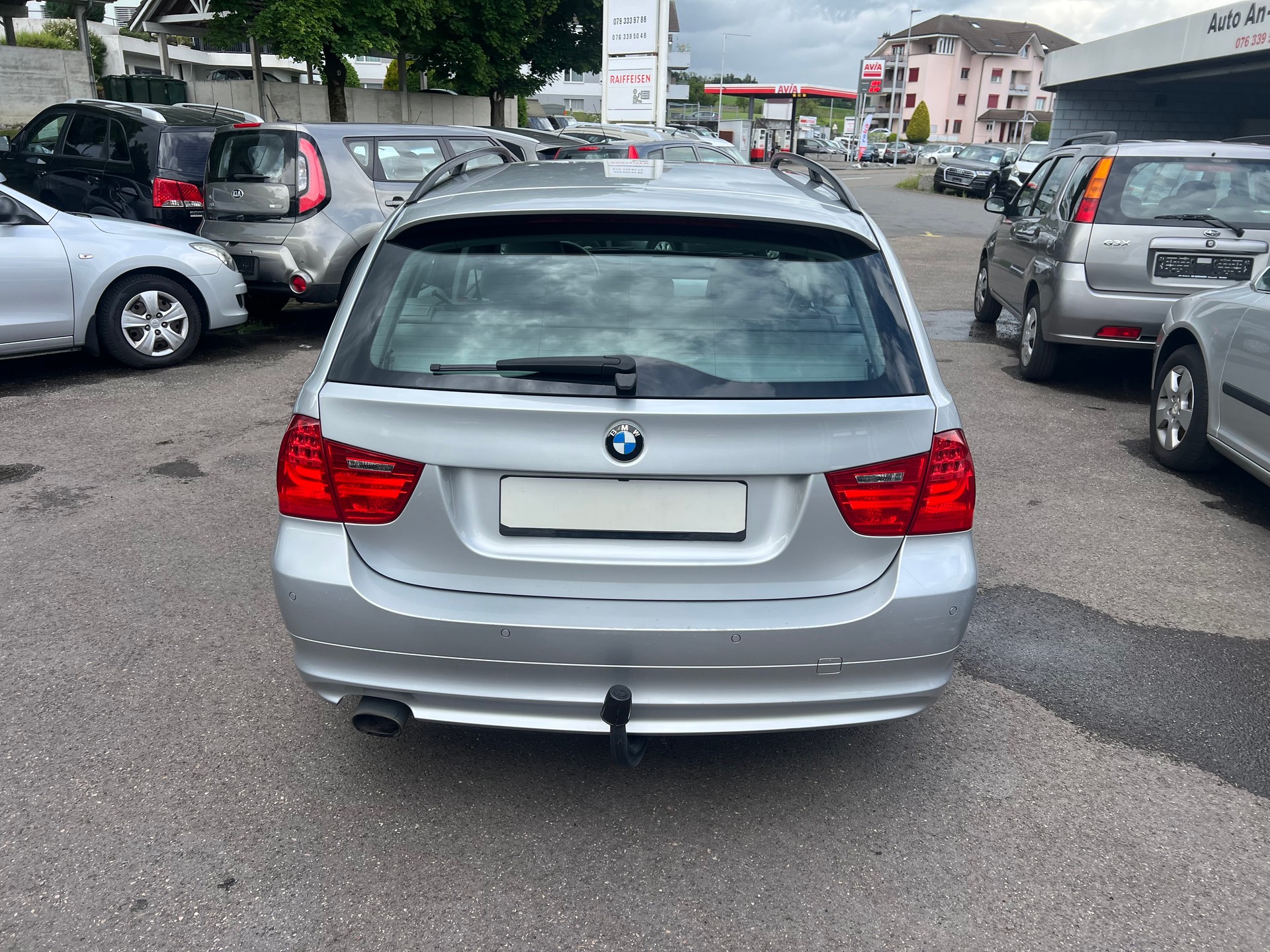 BMW 320d xDrive Touring Steptronic-image-4