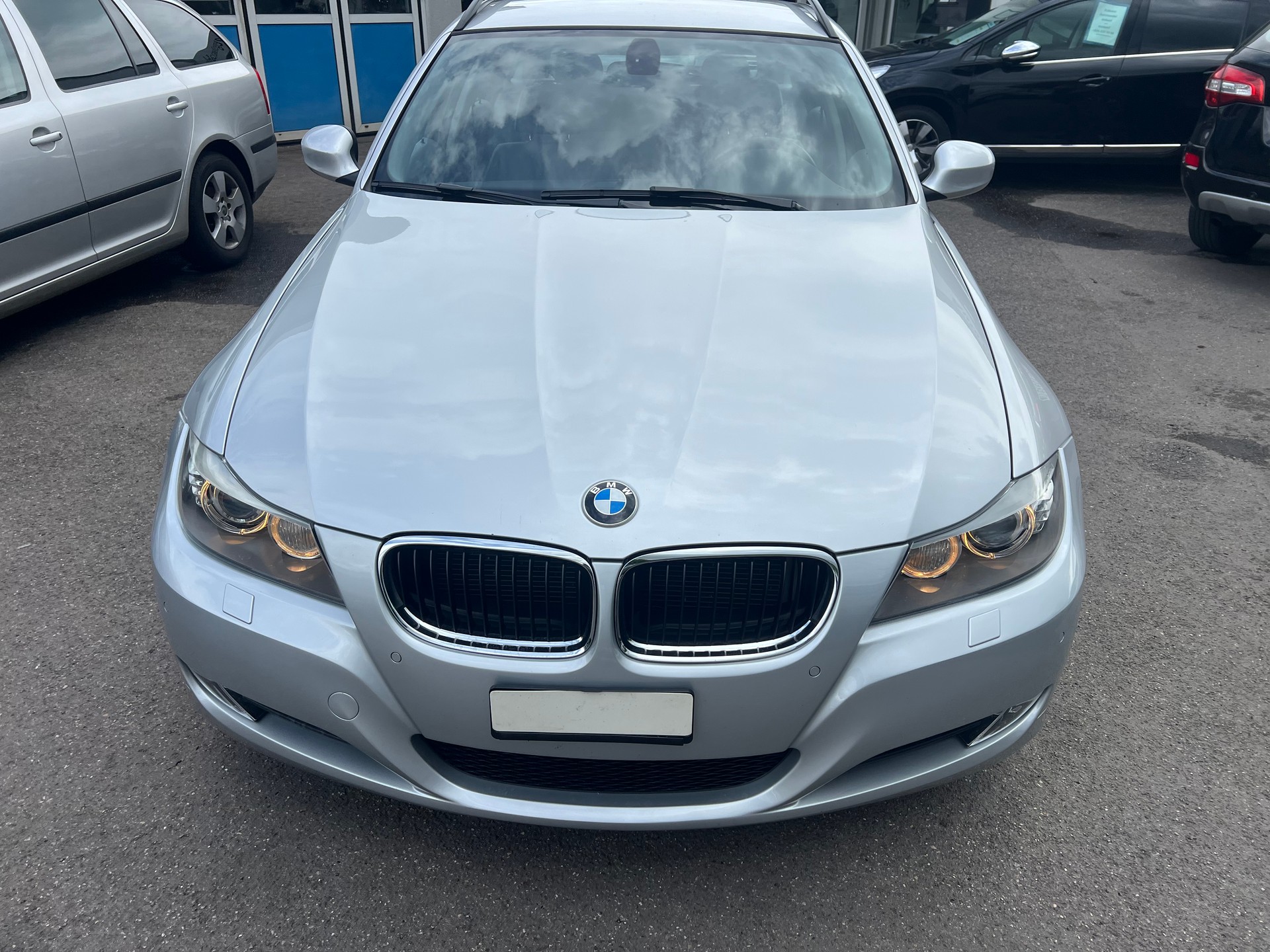 BMW 320d xDrive Touring Steptronic-image-1