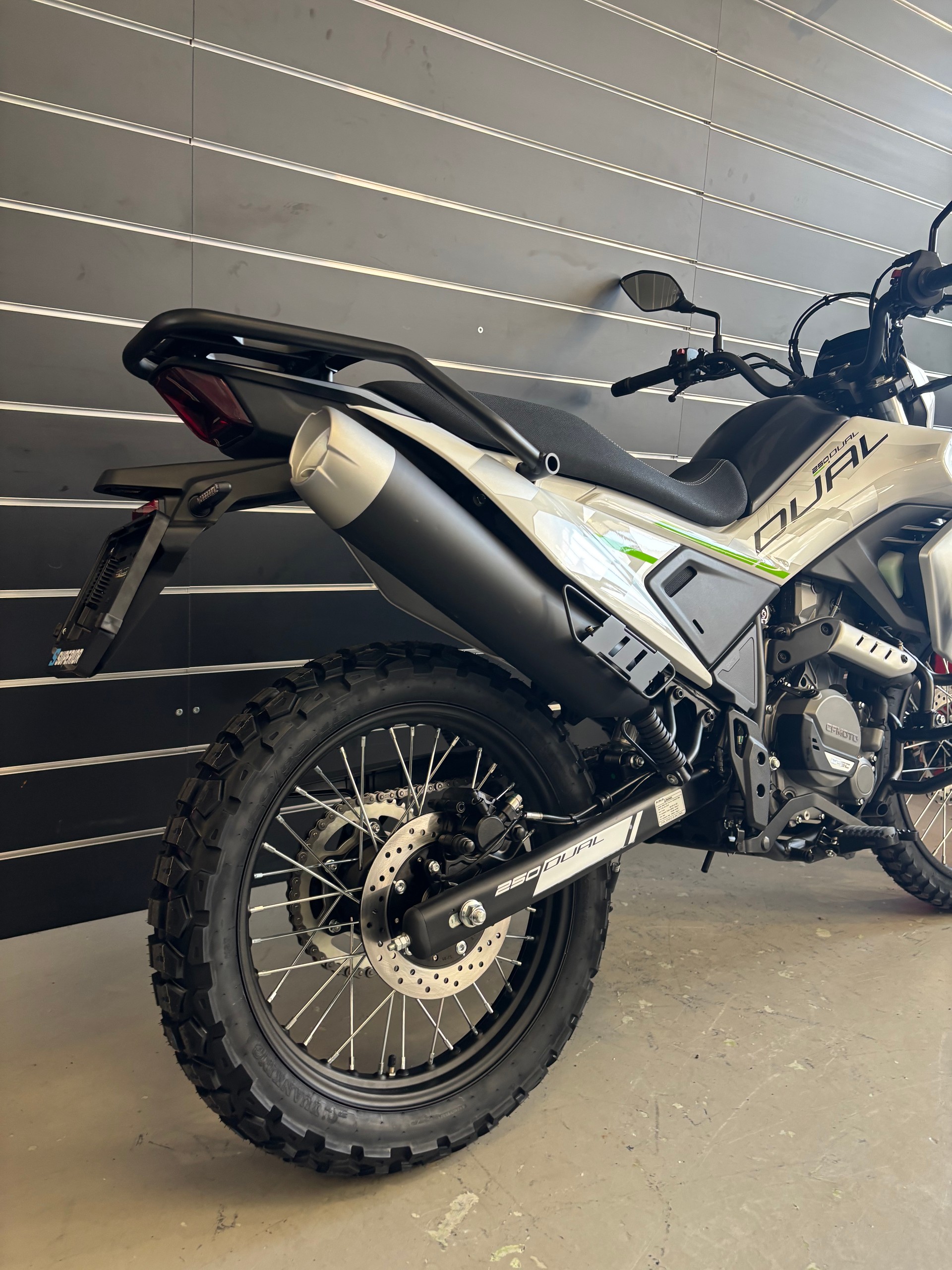 CF MOTO 250 Dual-showroom-element-3