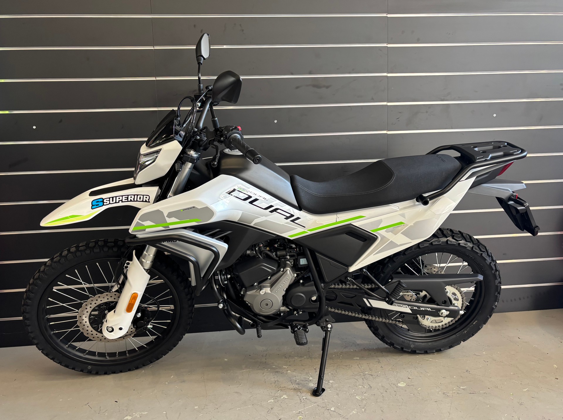 CF MOTO 250 Dual-showroom-element-1