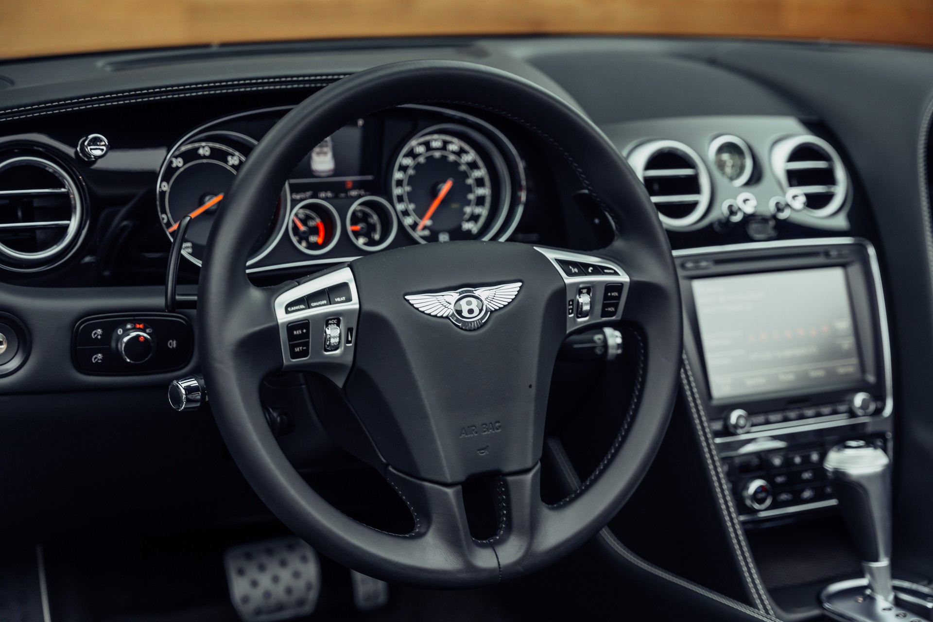 BENTLEY Continental GTC 4.0 V8 S-image-16