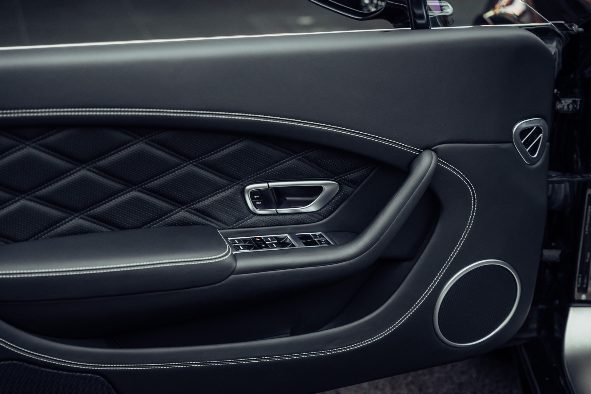 BENTLEY Continental GTC 4.0 V8 S-image-13