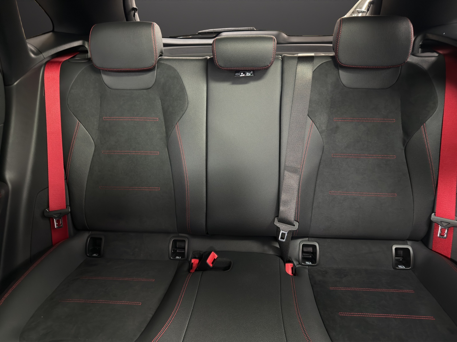 MERCEDES-BENZ GLA AMG 35 4Matic 8G-DCT-image-14