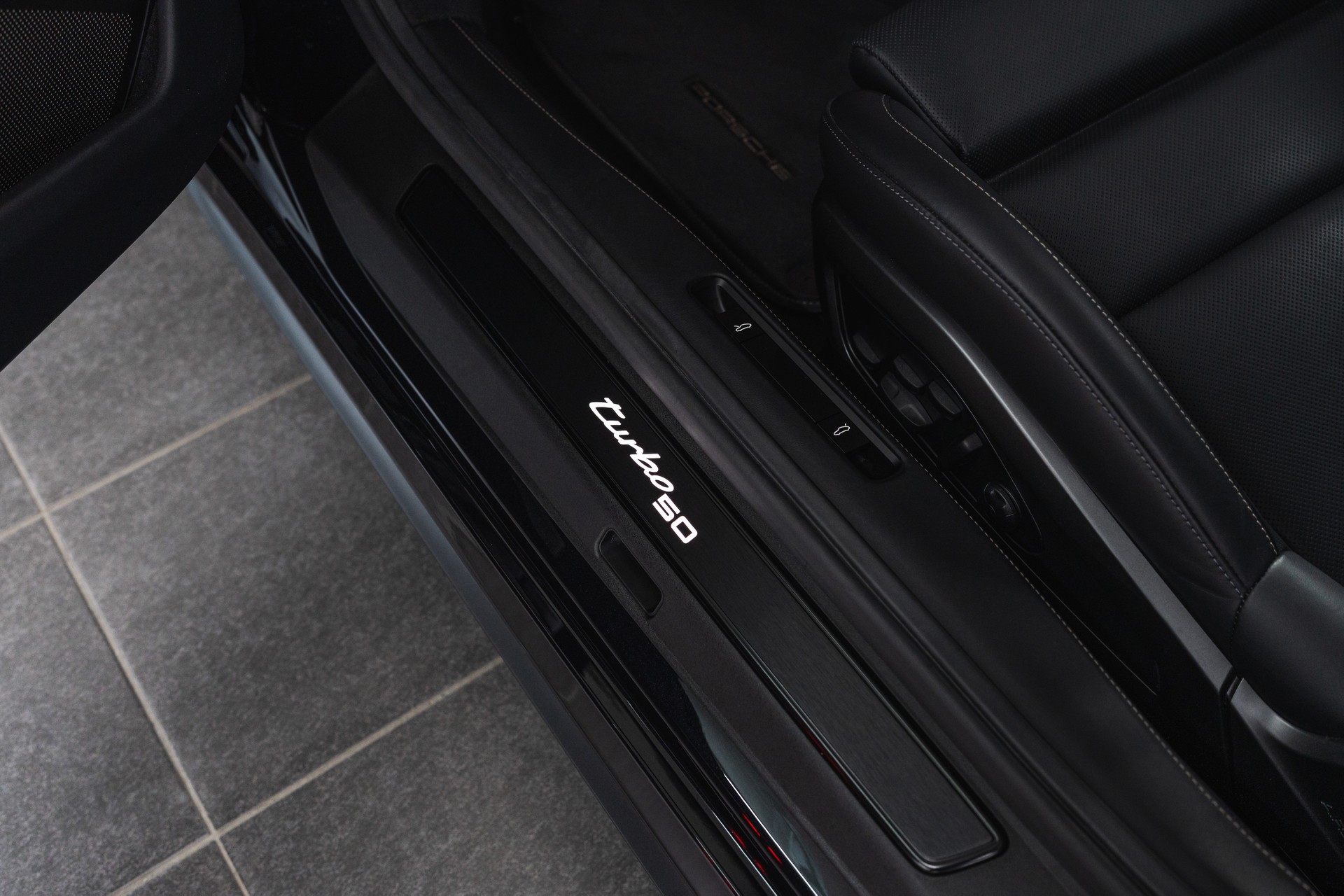 PORSCHE 911 Turbo 50 Jahre-image-17