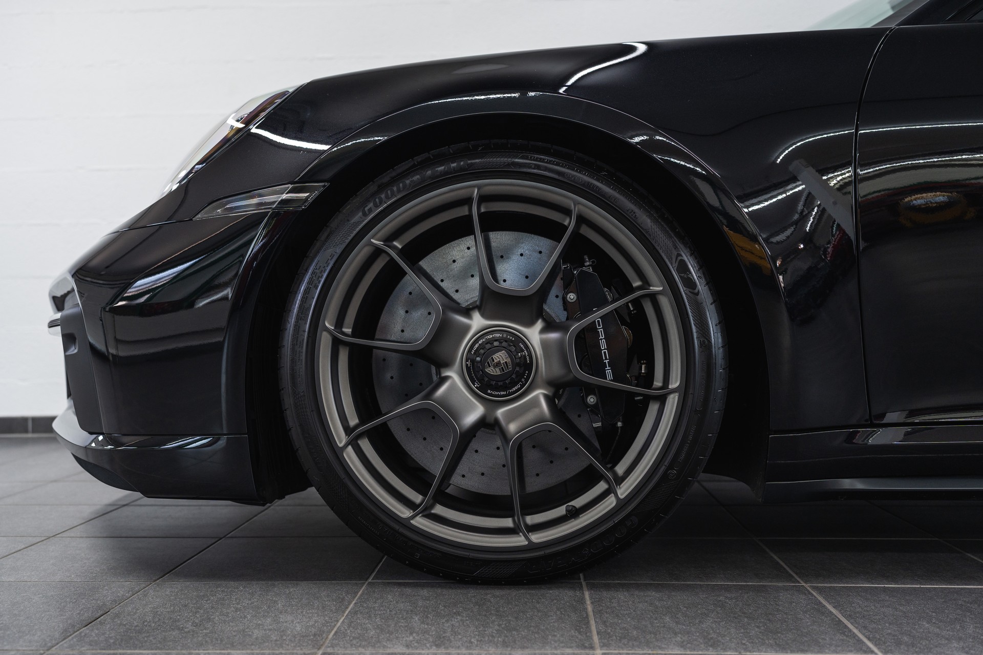 PORSCHE 911 Turbo 50 Jahre-image-7