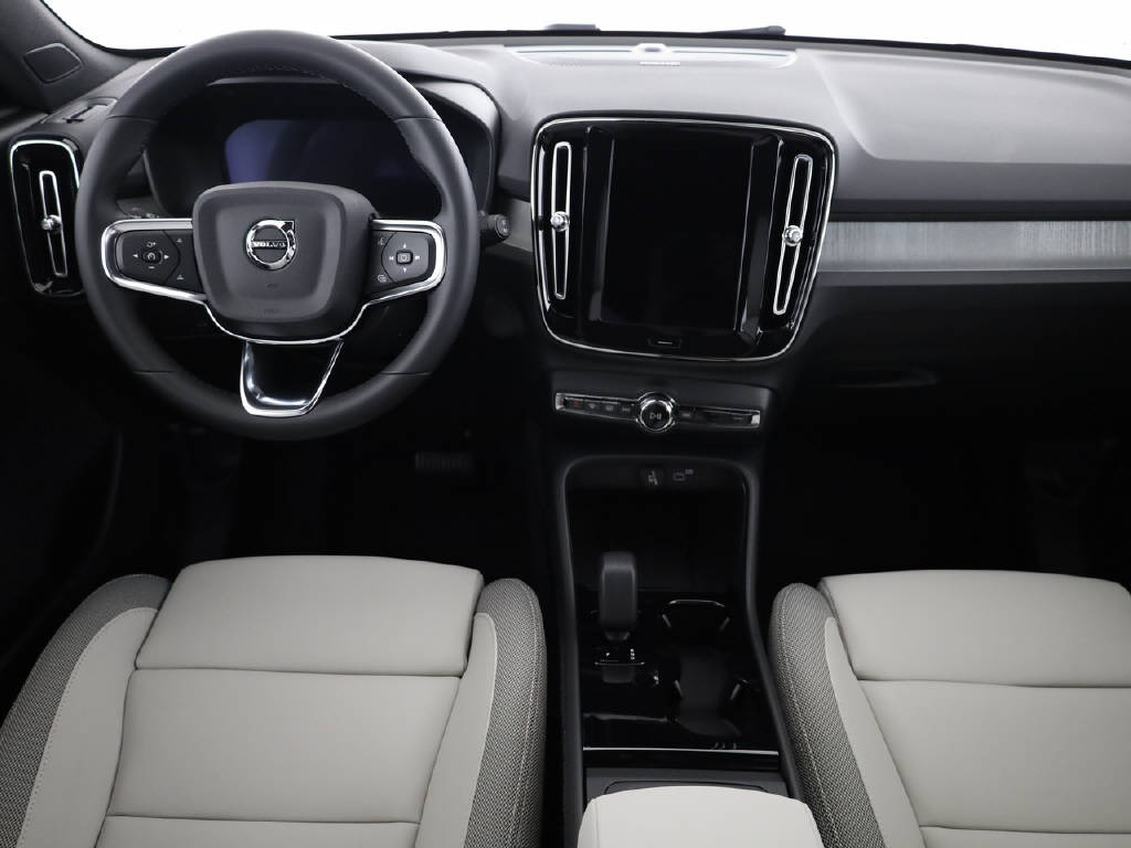 VOLVO EX40 Twin Ultra AWD XCENTRIC-image-24
