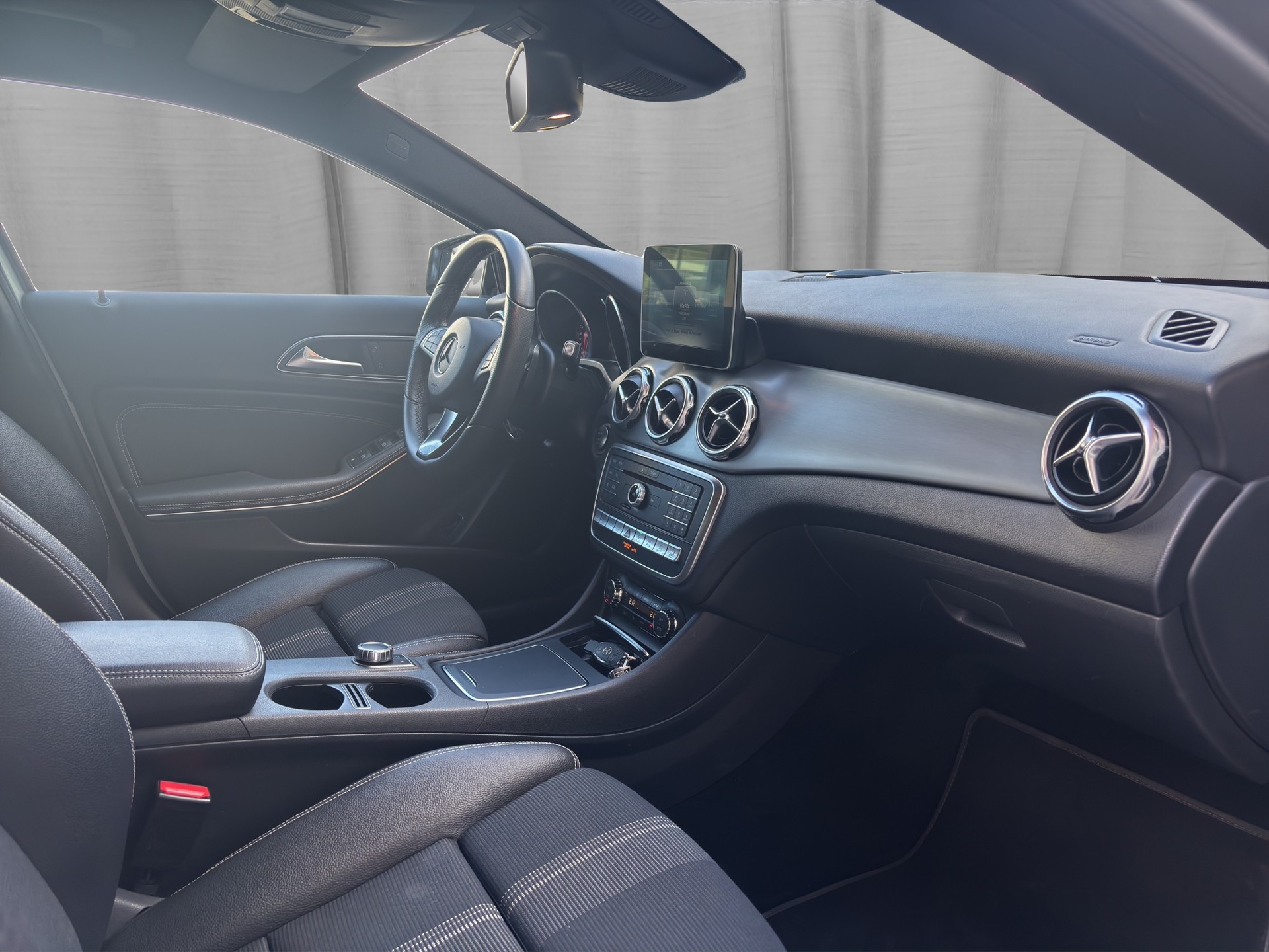 MERCEDES-BENZ GLA 220 d Urban 4Matic 7G-DCT-image-12