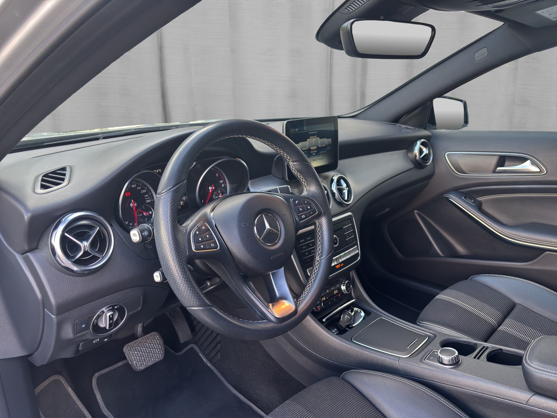 MERCEDES-BENZ GLA 220 d Urban 4Matic 7G-DCT-image-8
