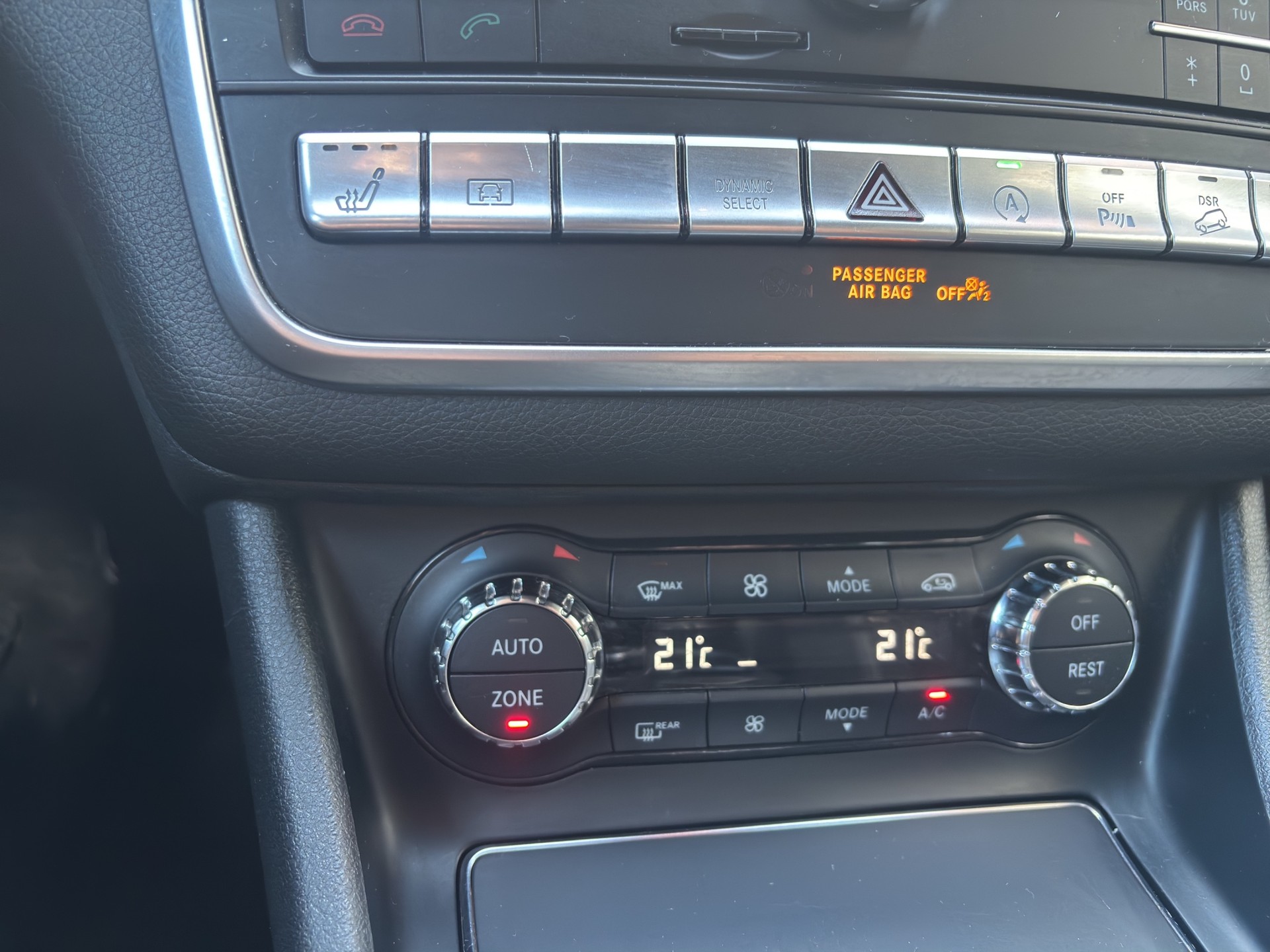 MERCEDES-BENZ GLA 220 d Urban 4Matic 7G-DCT-image-15