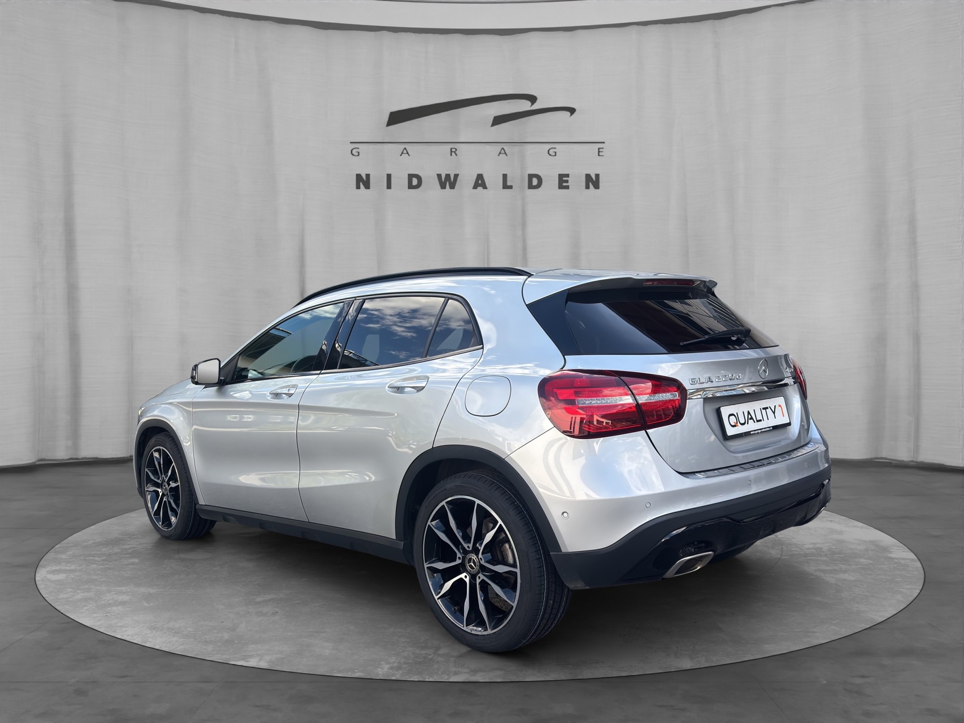 MERCEDES-BENZ GLA 220 d Urban 4Matic 7G-DCT-image-3