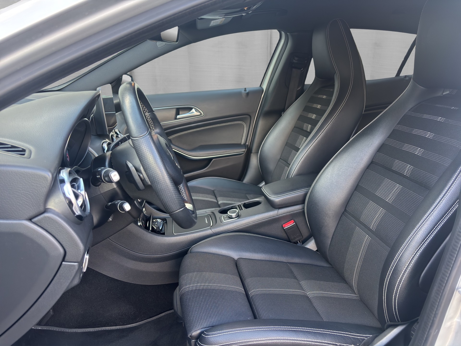 MERCEDES-BENZ GLA 220 d Urban 4Matic 7G-DCT-image-9