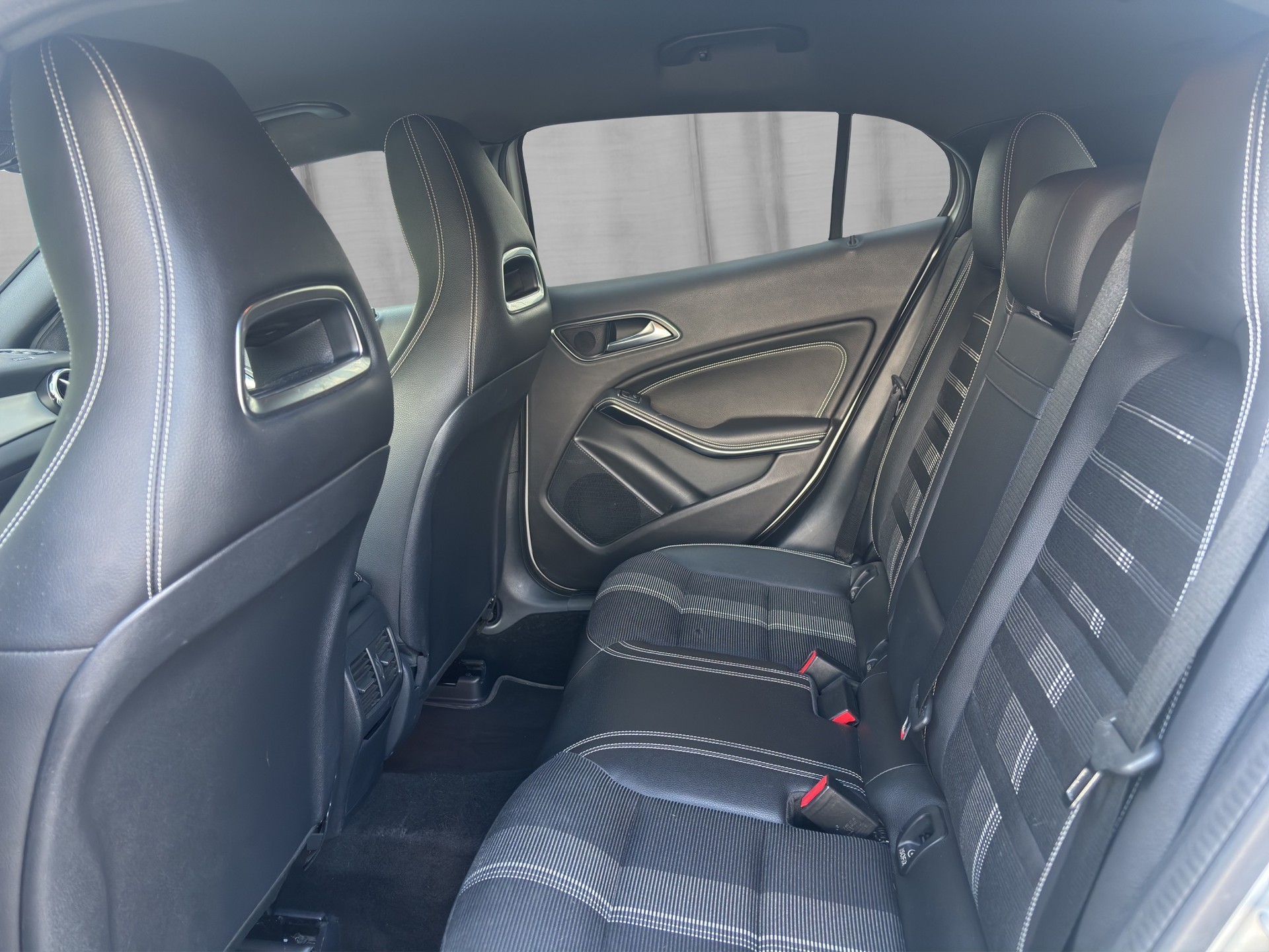 MERCEDES-BENZ GLA 220 d Urban 4Matic 7G-DCT-image-10