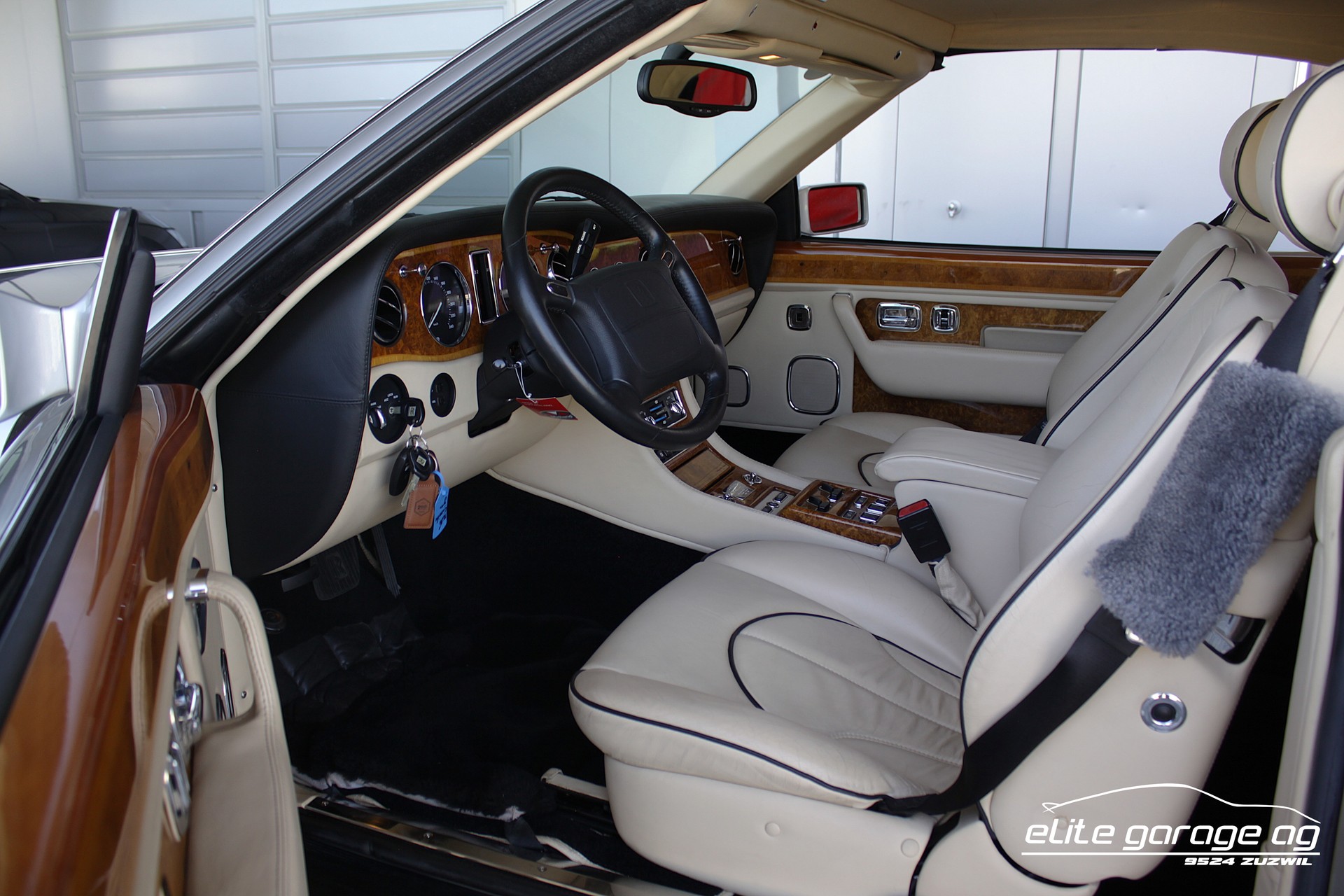 ROLLS-ROYCE Corniche Last of Line Nr. 52 of 56-image-12