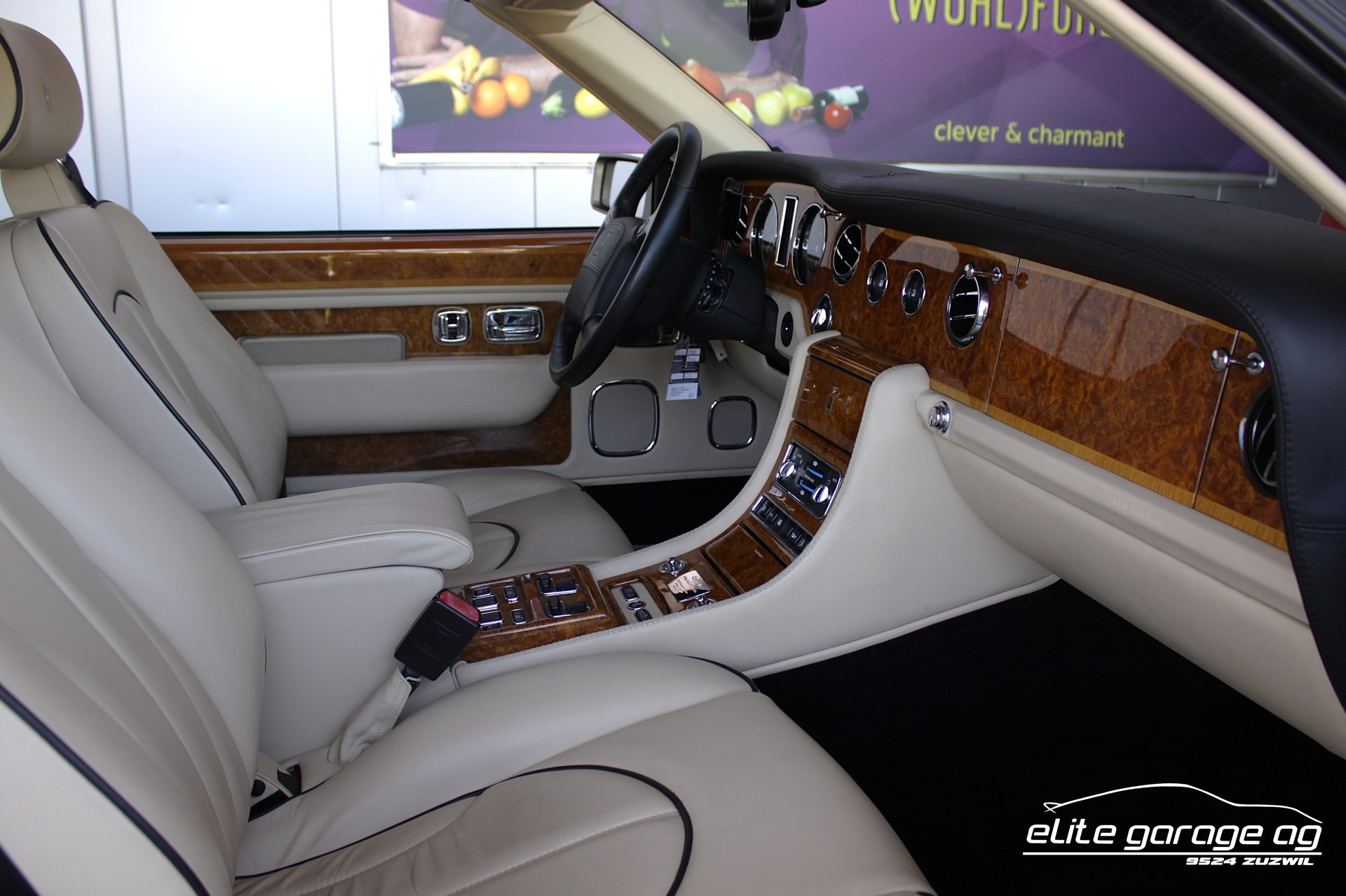 ROLLS-ROYCE Corniche Last of Line Nr. 52 of 56-image-14