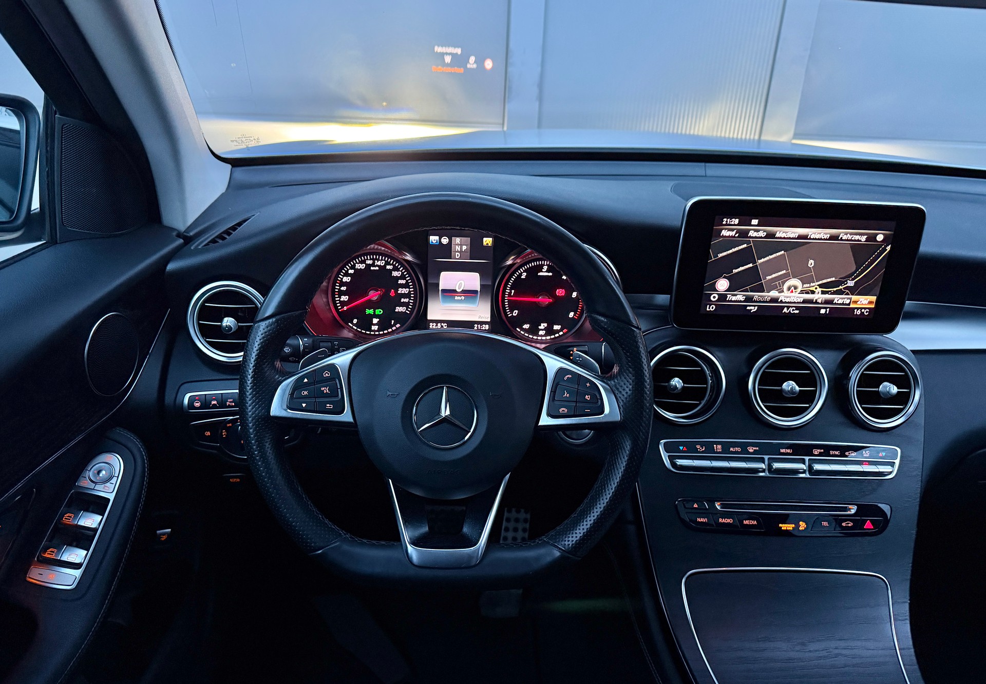 MERCEDES-BENZ GLC 250 d AMG Line 4Matic 9G-Tronic-image-10