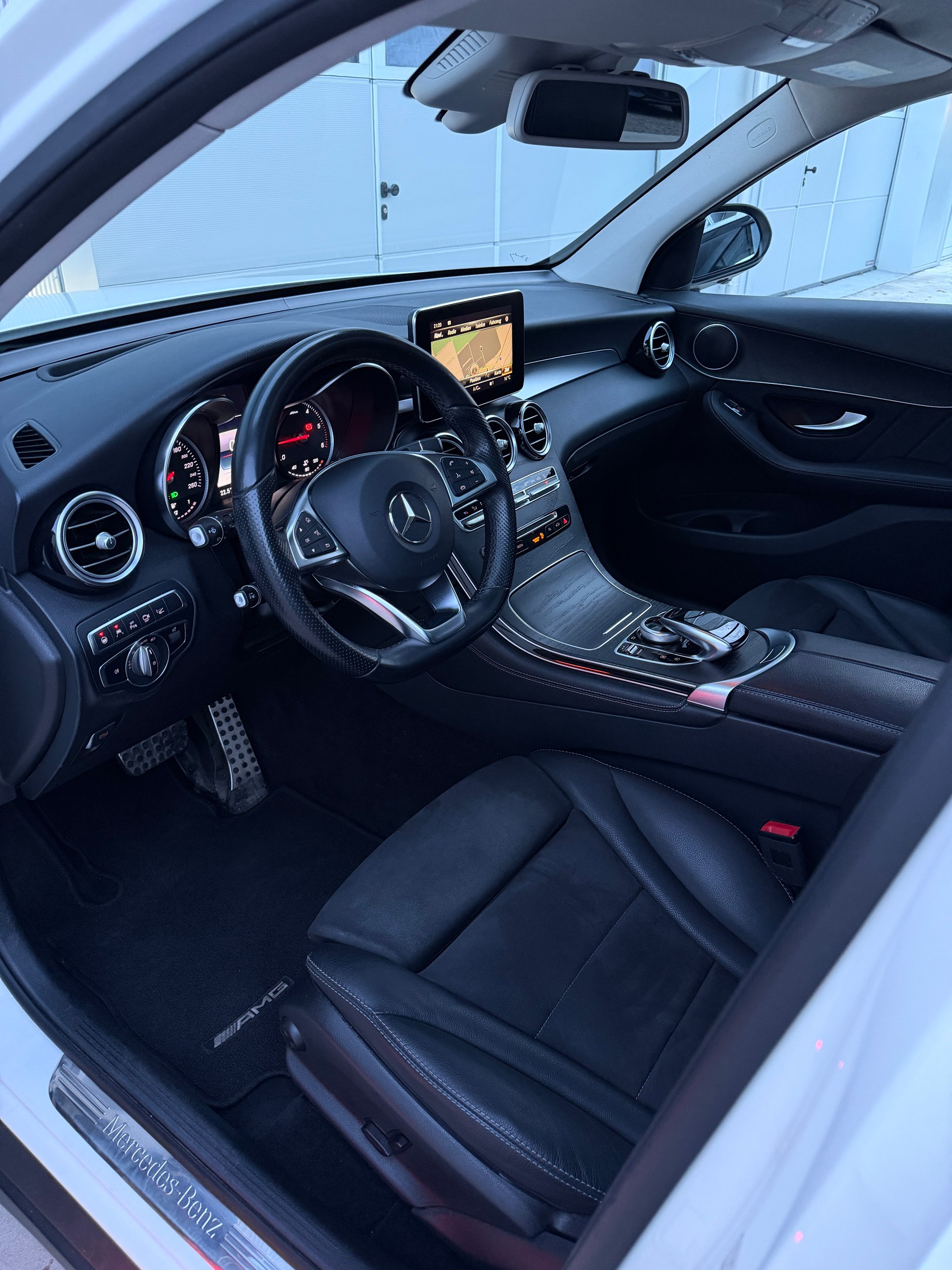 MERCEDES-BENZ GLC 250 d AMG Line 4Matic 9G-Tronic-image-7