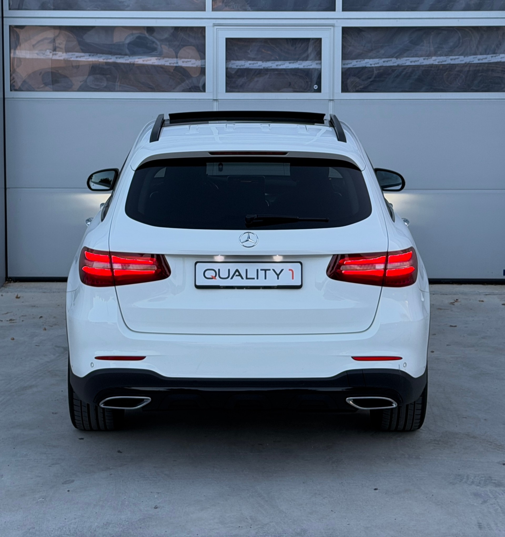 MERCEDES-BENZ GLC 250 d AMG Line 4Matic 9G-Tronic-image-4
