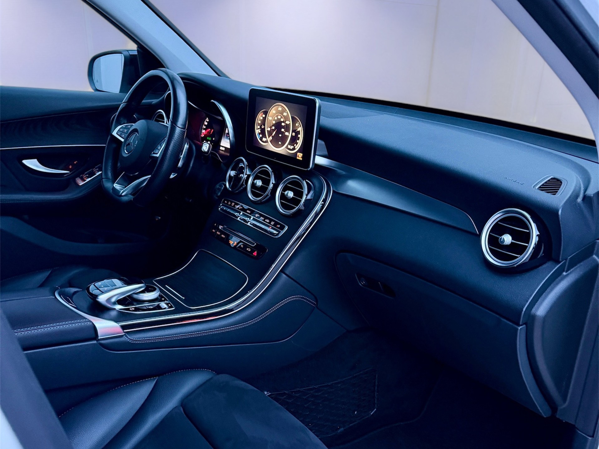 MERCEDES-BENZ GLC 250 d AMG Line 4Matic 9G-Tronic-image-13
