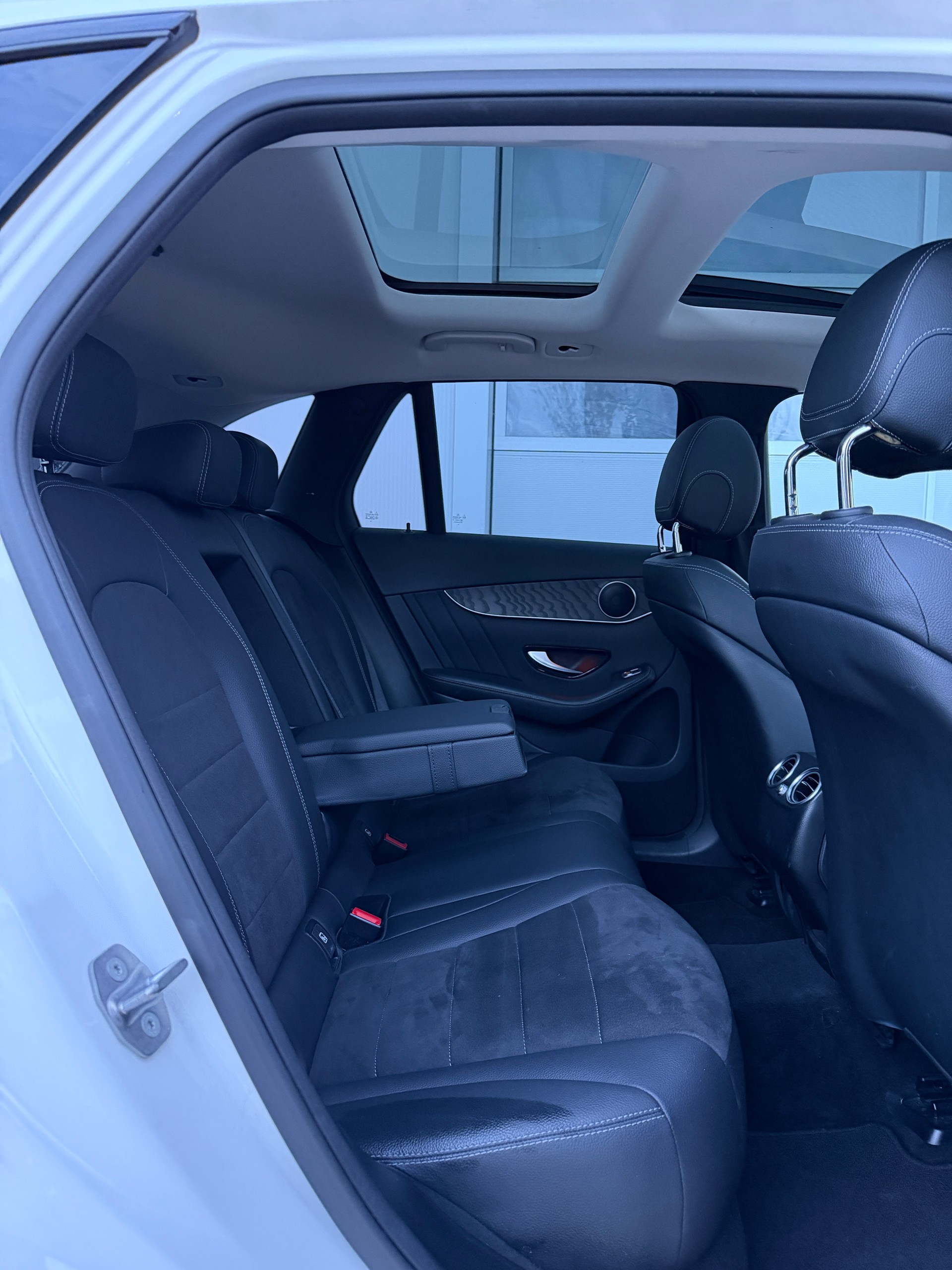 MERCEDES-BENZ GLC 250 d AMG Line 4Matic 9G-Tronic-image-15